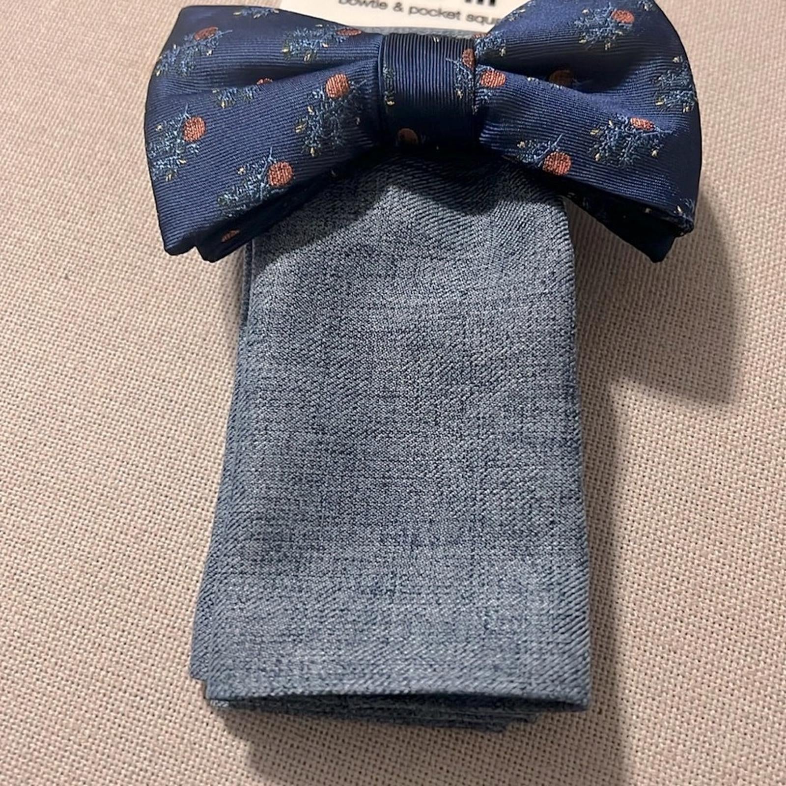 Bar III Bowtie & Pocket Square, Blue Style 13S22-1003 New with Tag