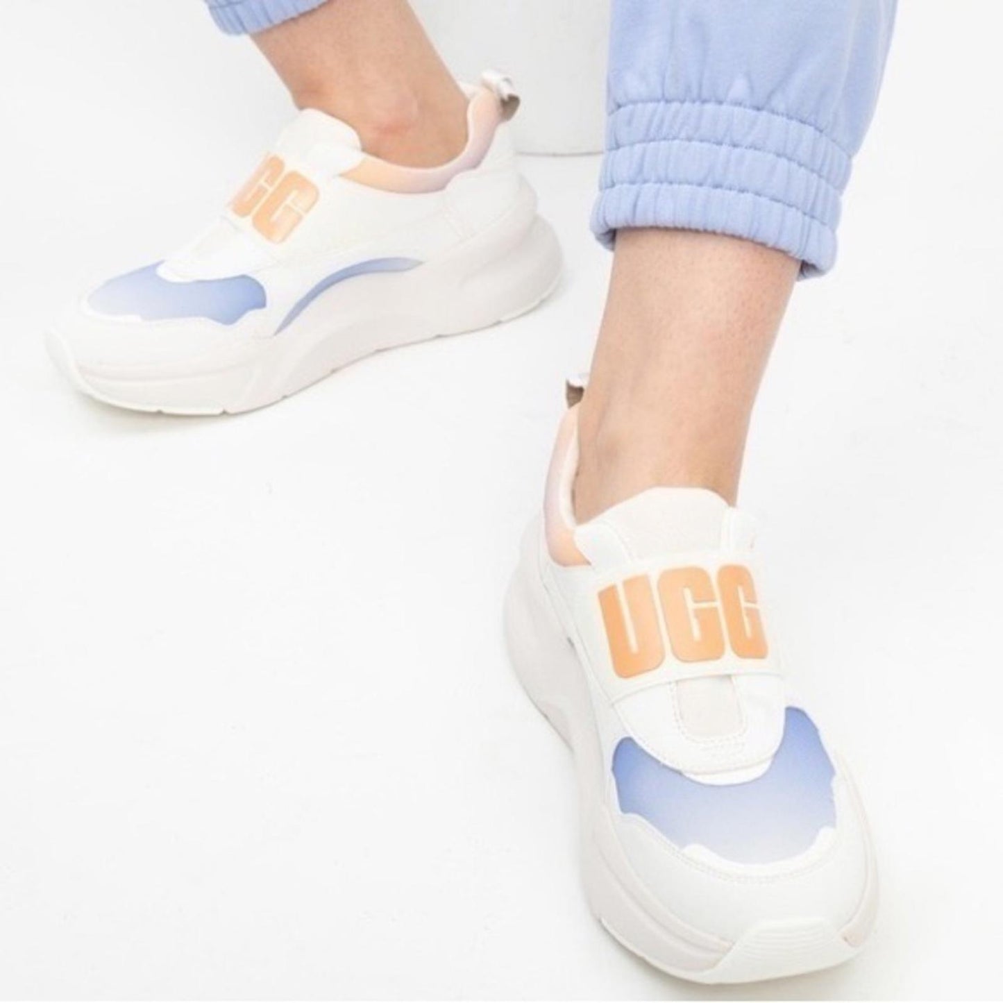 UGG Women's LA Flex Sneaker, Scallop Gradient Size 8, Comes in Original Box