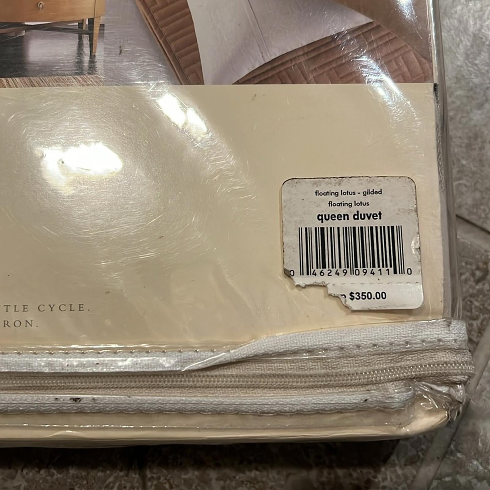 NWT Barbara Barry Floating Lotus Gilded Queen Duvet Cover - New w/Tag