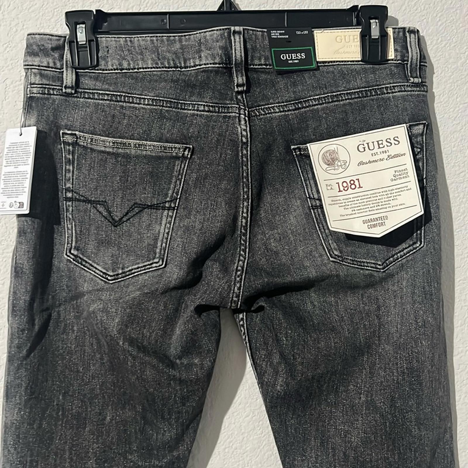 GUESS Men's Chris Slim-Straight Jeans, Size W33 x L32 NEW w/Tag $158