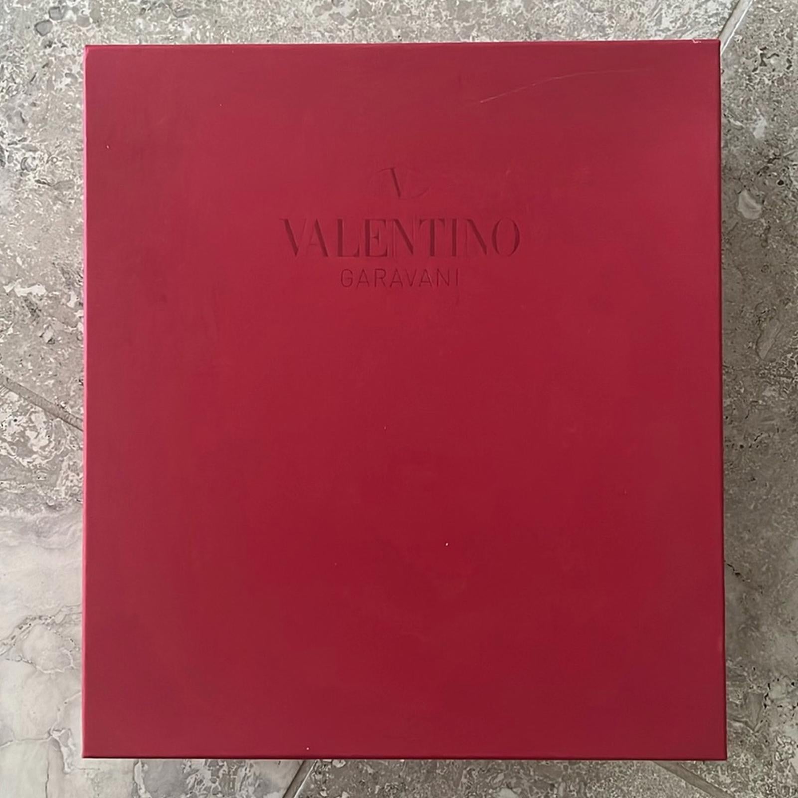 Valentino Garavani Flycrew Leather Sneakers, Size 43/9.5 Comes w/Box Excellent!