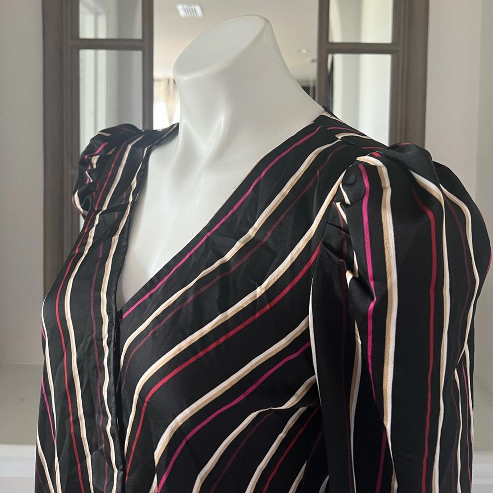 Vince Camuto Puff Shoulder Surplice Top, Rich Black Size XS New w/Tag Retail $89