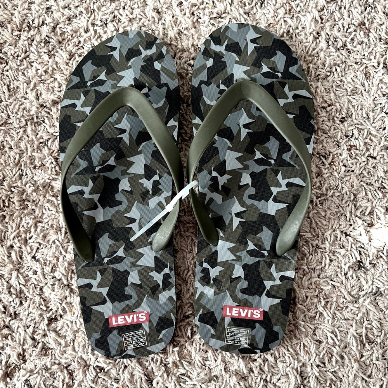 NEW Levi’s Flip Flops Box Camo Light Green Men’s Size XL (12/13) New w/Tag