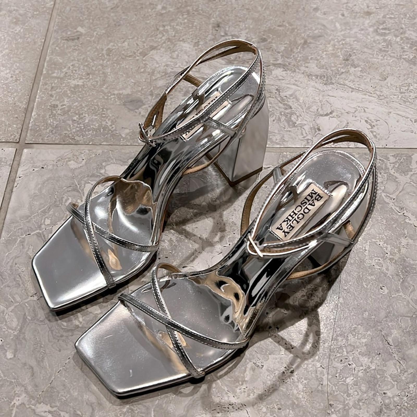 Badgley Mischka Ivanka Ankle Strap Block Heel Sandals, Silver Size 8 New in Box