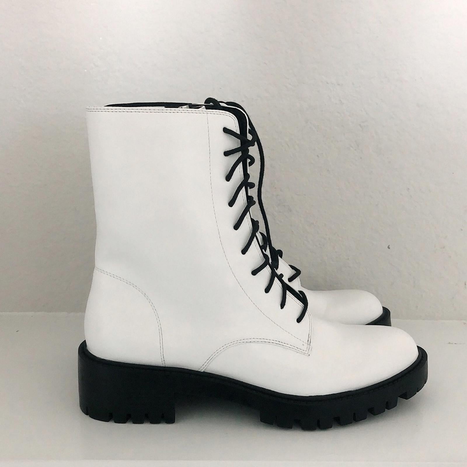 WhoWhatWear Platform Lace-Up Moto Boots in White, Size 8 New w/o Box