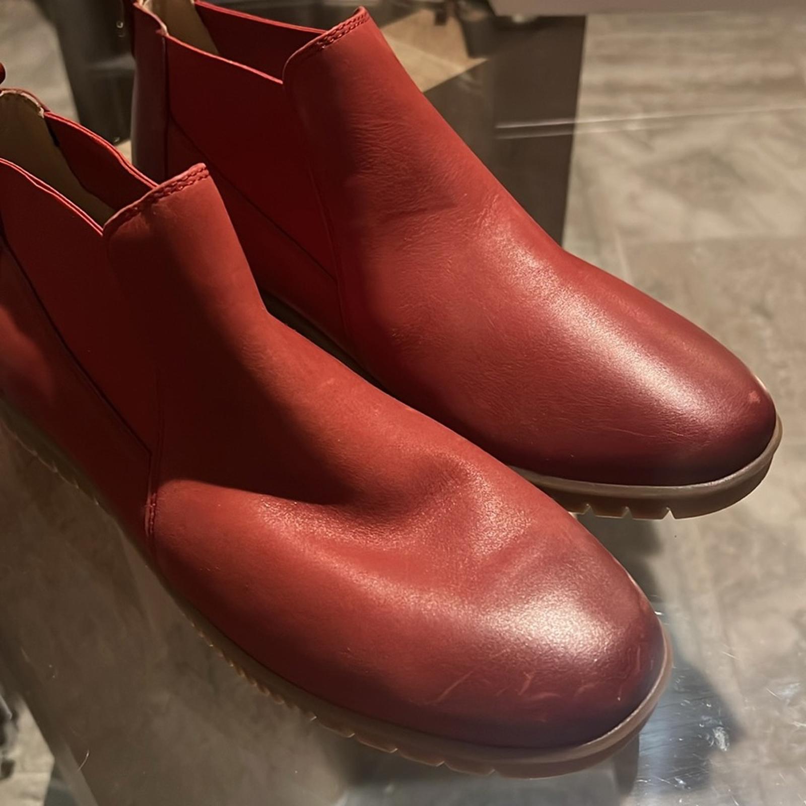 Dansko Louisa Burnished Calf in Red, Size 39 EXCELLENT!