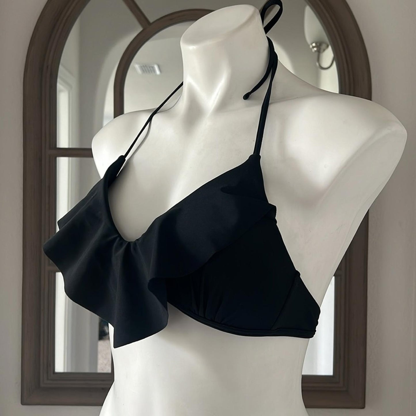 Gianni Bini Black Bikini Top, Size M New w/o Tag