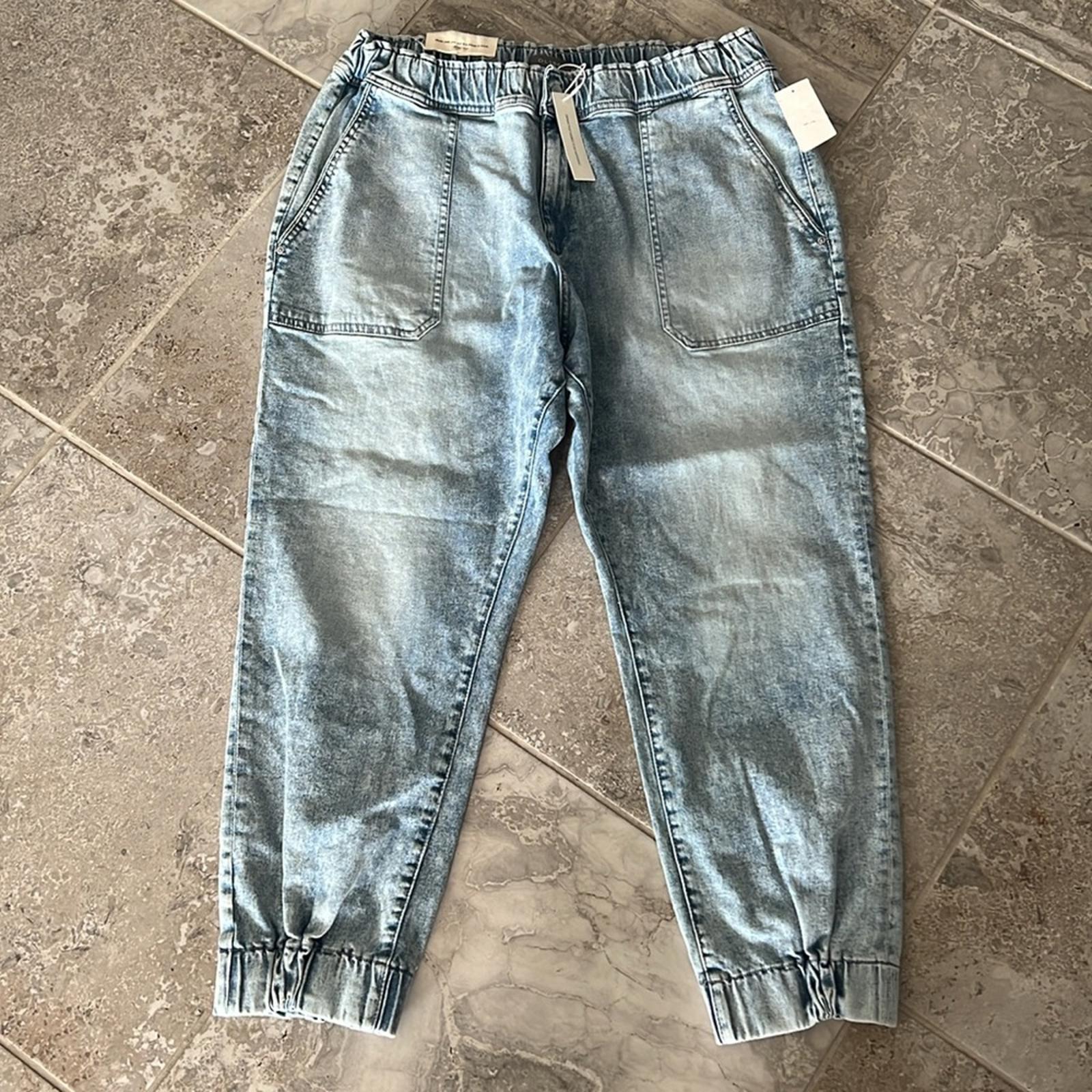 DL1961 Laura High Rise Jogger Jeans in Super Light, Size 34 NWT $209