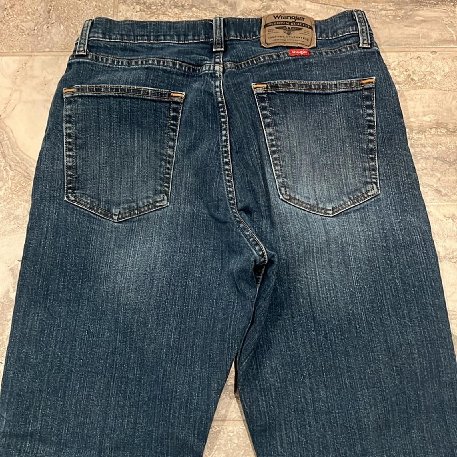 Wrangler Relaxed Fit Jeans in Blue, Size W32 X L32 EXCELLENT!
