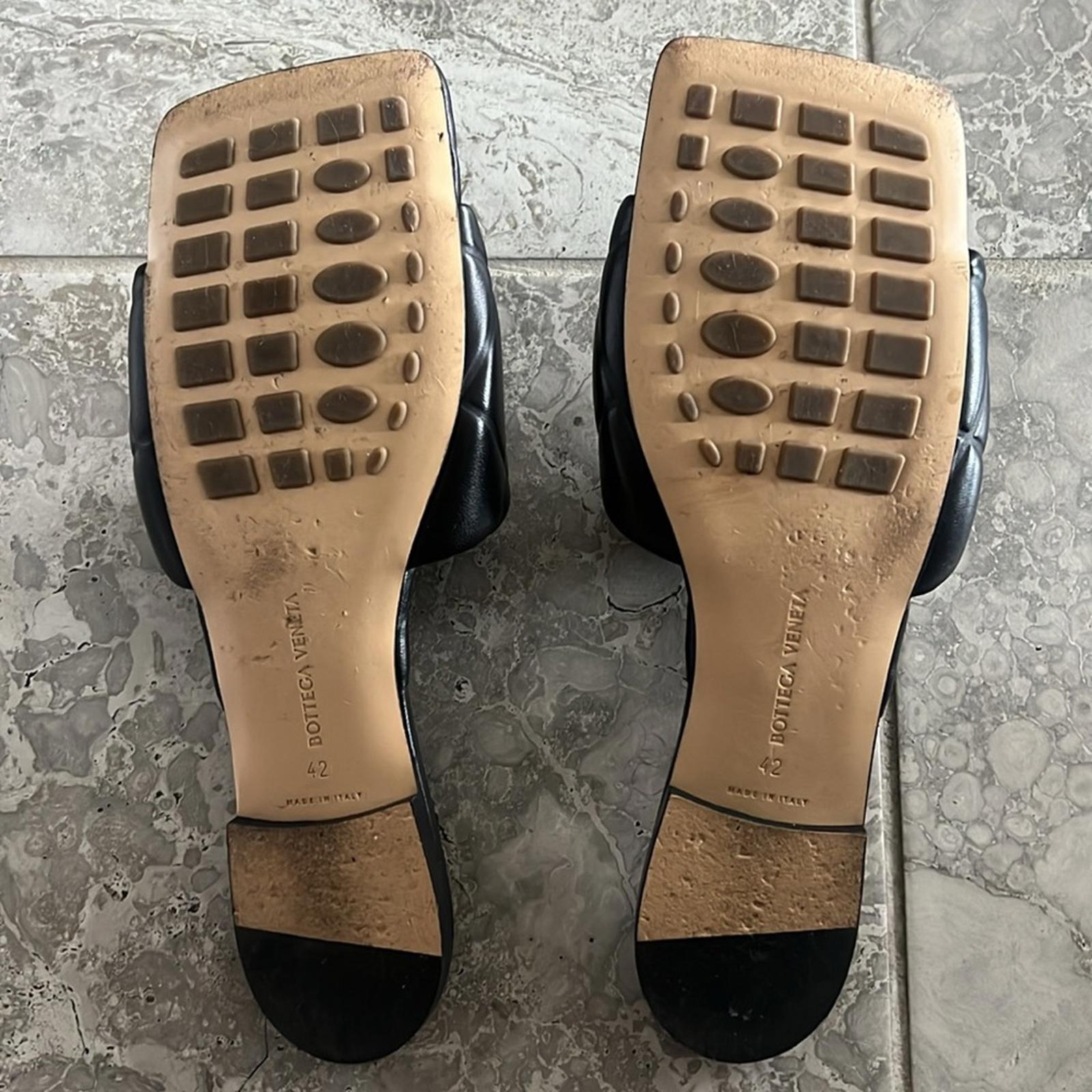 Bottega Veneta Lido Leather Flat Slides in Black, Size 42 -Like New Retail 1,250