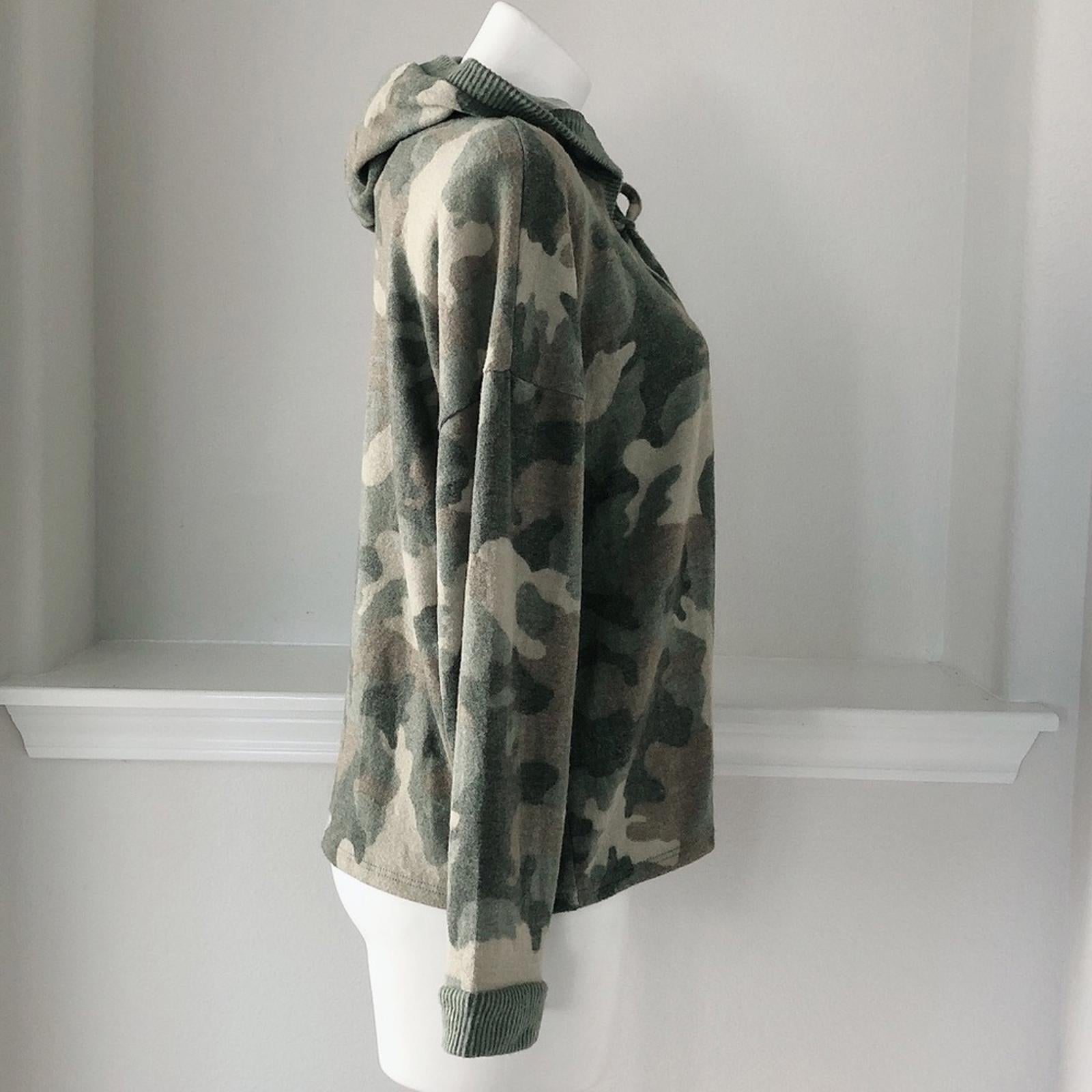 Pink Republic Hooded Sweatshirt in Camo Print, Green Size XL New w/Tag