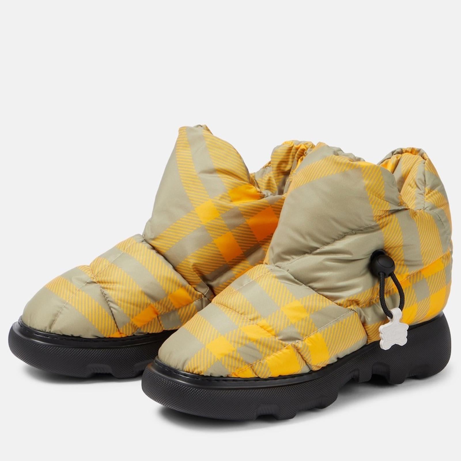 Burberry Check Pillow Padded Snow Boots, Size 40 NEW in Box $1,050 +DustBag