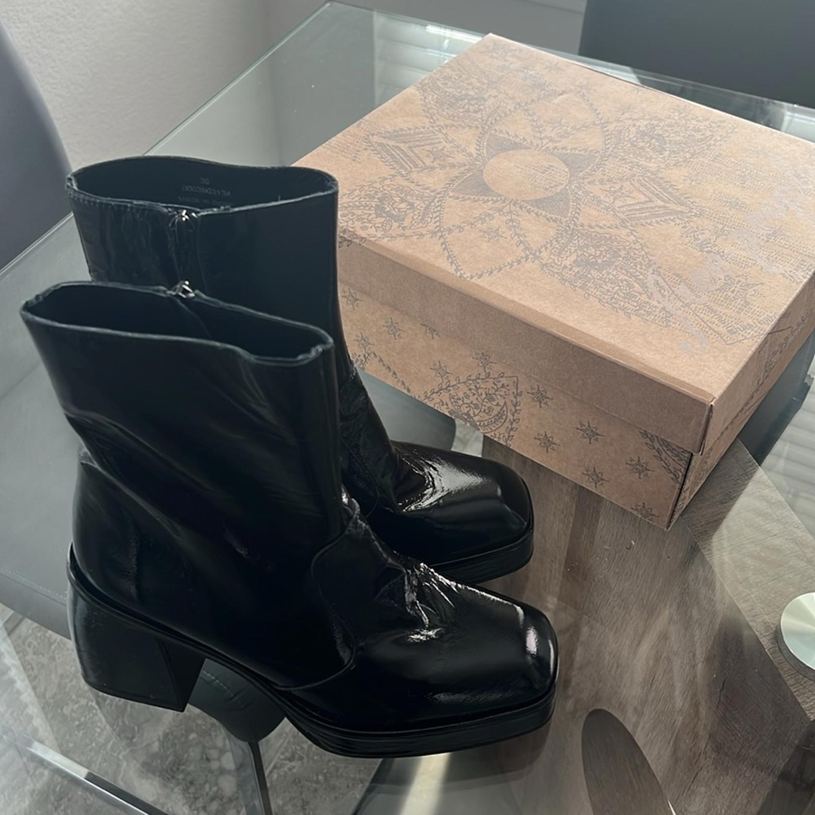 Free People Ruby Platform Bootie in Black Patent, Size EU39 | US9 New in Box