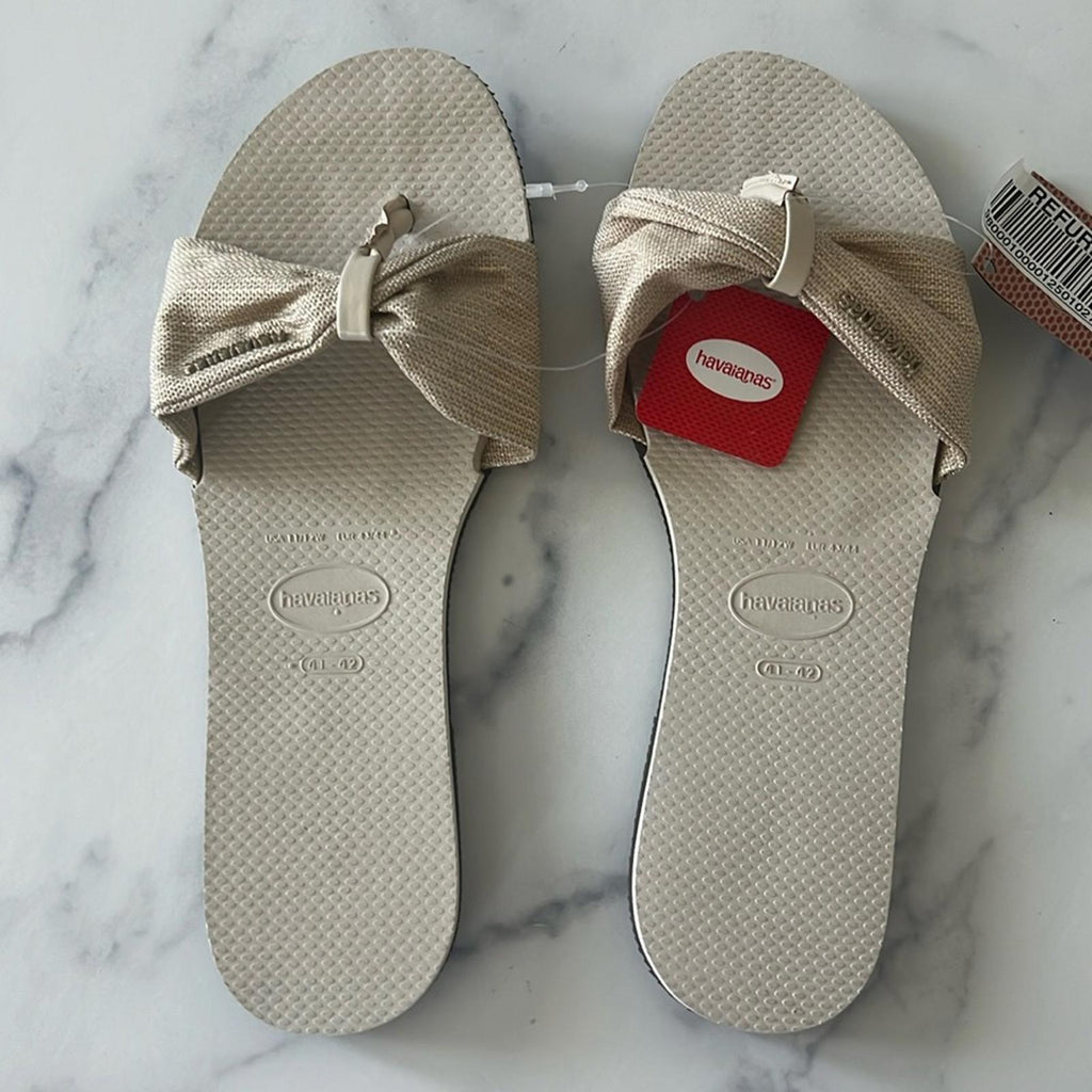 NWT Havaianas Beige Thong Bow Sandals, Size EU 41-42 (US 11-12W) New w/Tag
