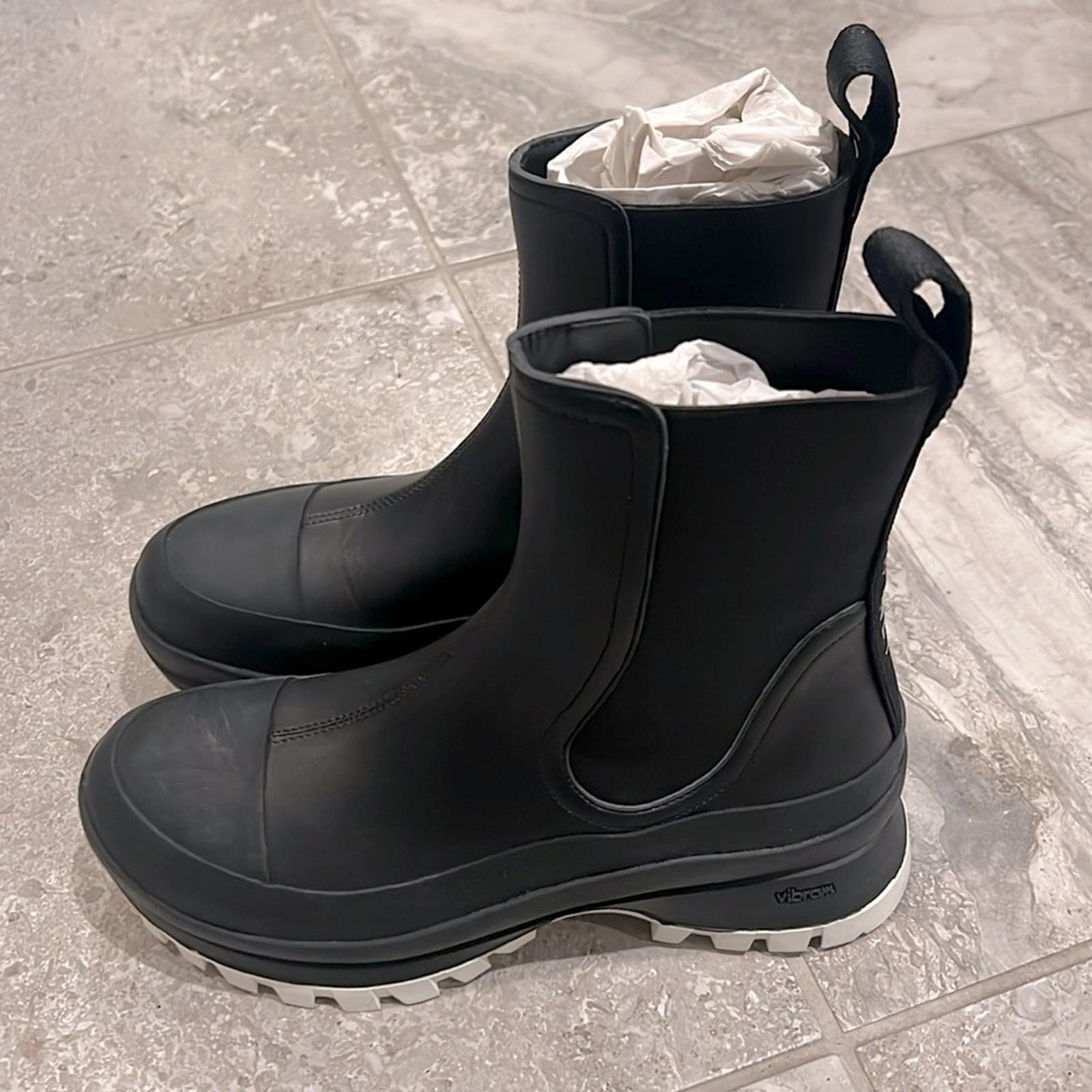 Stella McCartney Trace Chelsea Boots w/Logo Black, Size 40 New