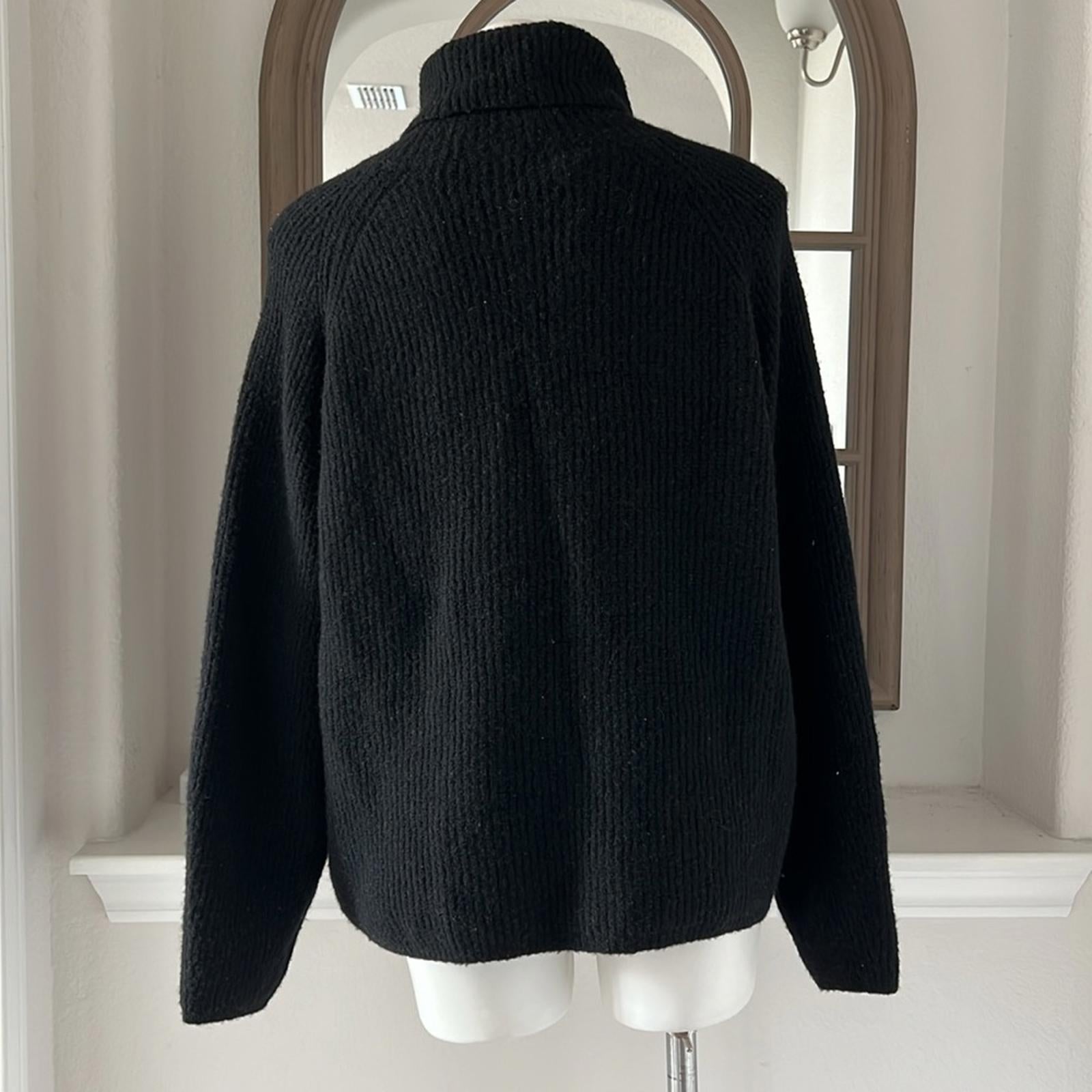 Velvet by Graham & Spencer Judith Turtleneck Sweater in Black, Size M EXCELLENT!