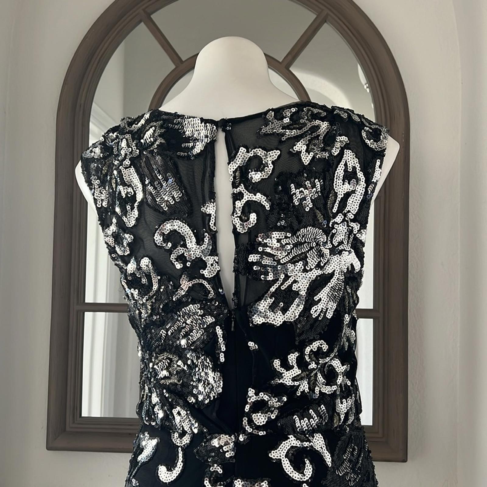 Badgley Mischka Midnight Swirl Long Formal Dress, Black Silver Size 10 $850