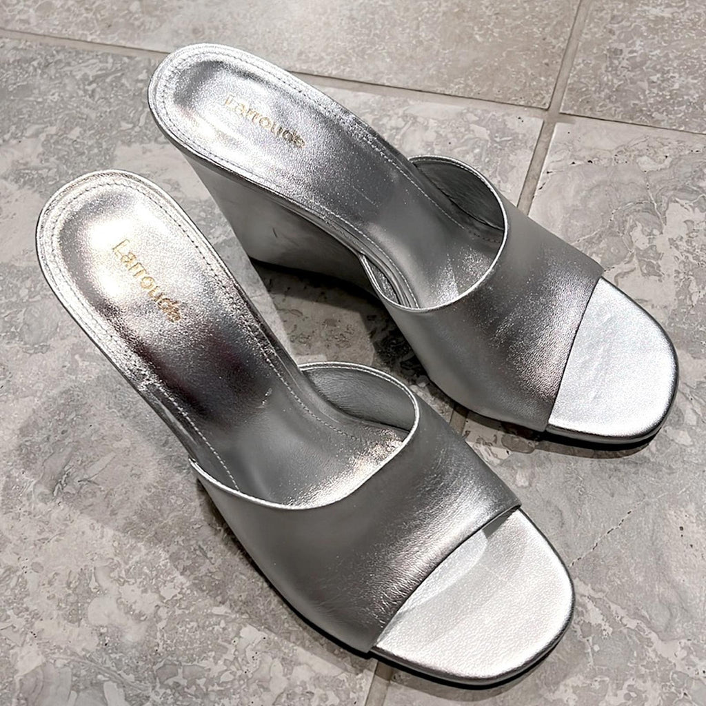 Larroude Jackie Wedge Heel Slide Sandals in Metallic Silver Size10 New w/DustBag