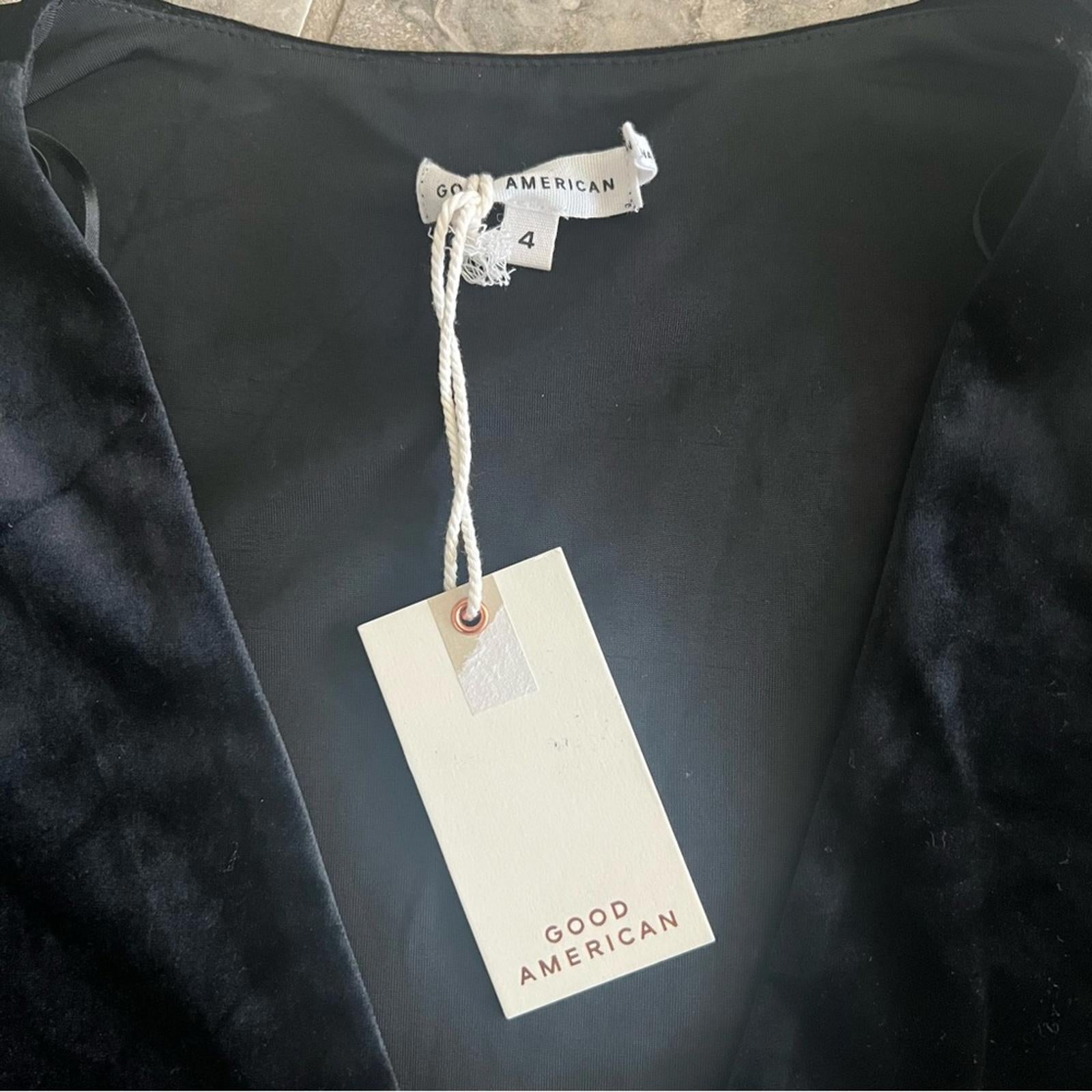 Good American Velvet Deep V-Neck Bodysuit, Black Size 4 (XL) New w/Tag