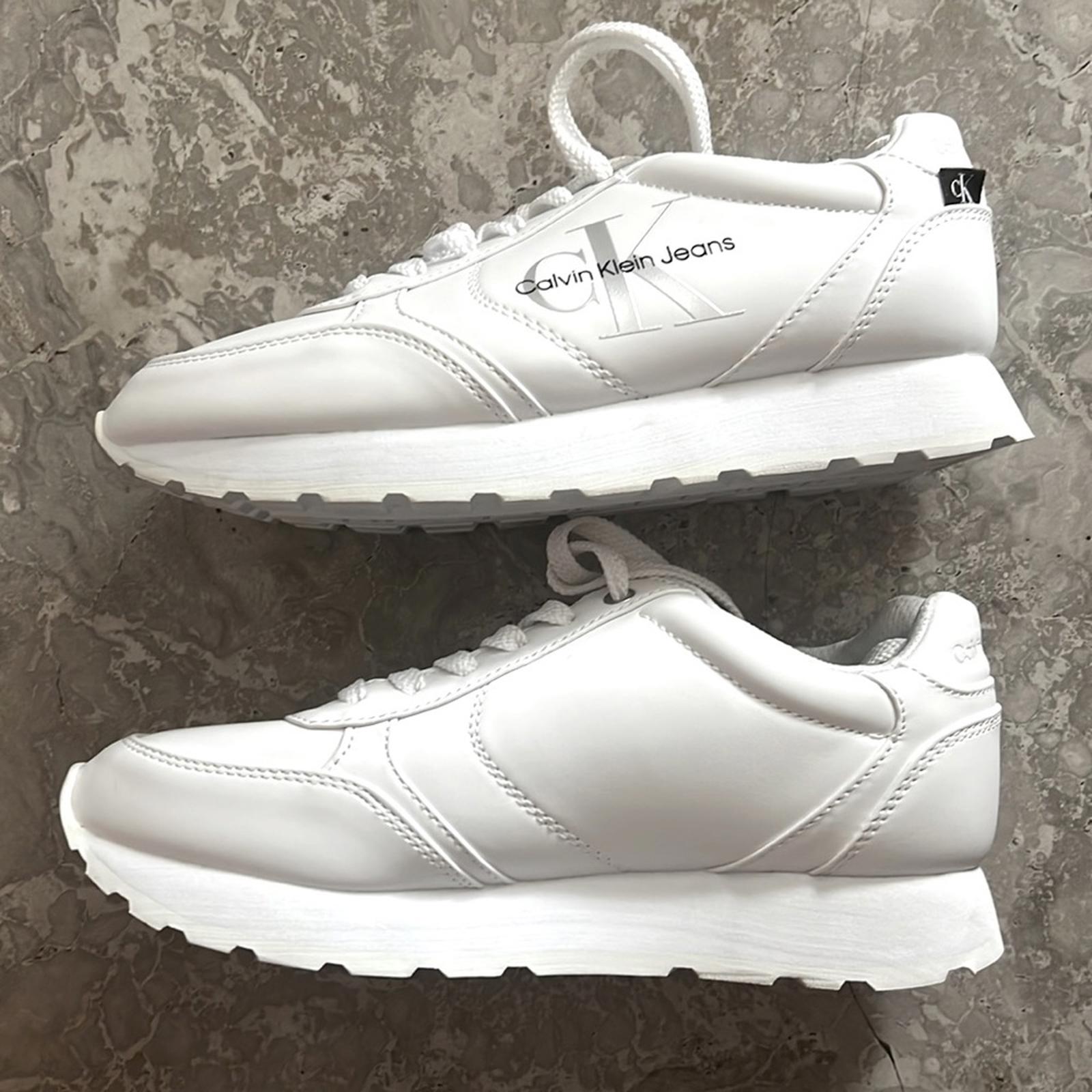 Calvin Klein Jeans Cayle Logo Casual Lace-Up Sneakers White Size 6.5M Retail $89