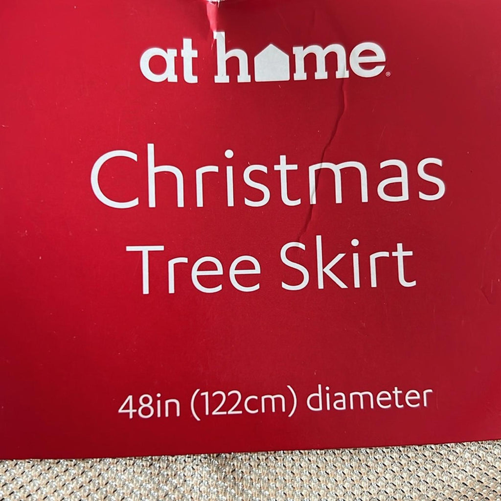 NWT Christmas Tree Skirt 48” (122cm) Diameter Retail $29.99