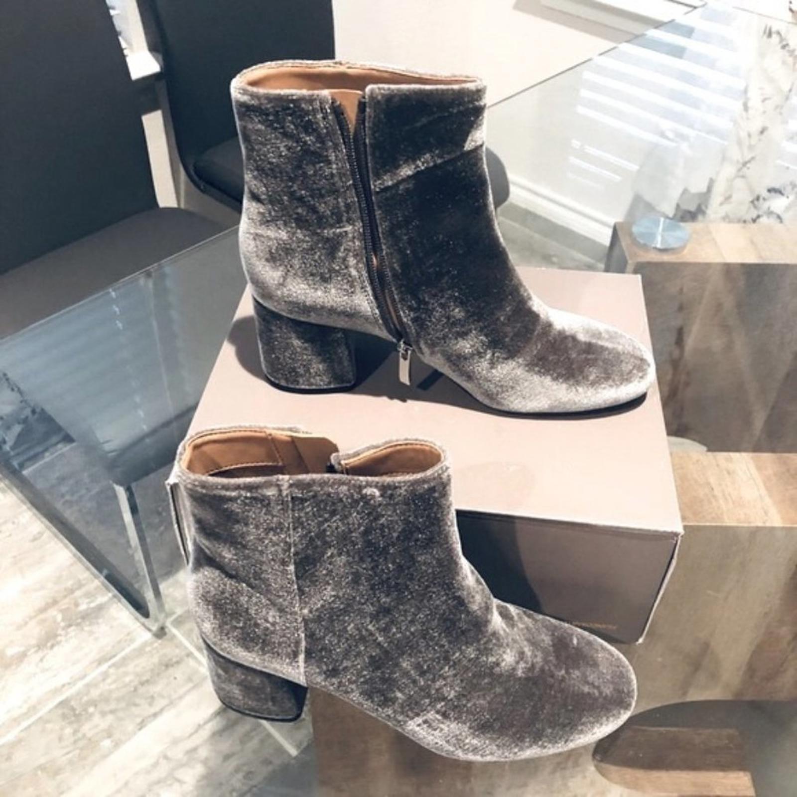 Franco Sarto Suede Velvet Jubilee Booties in Nimbus Grey, Size 7.5 New in Box