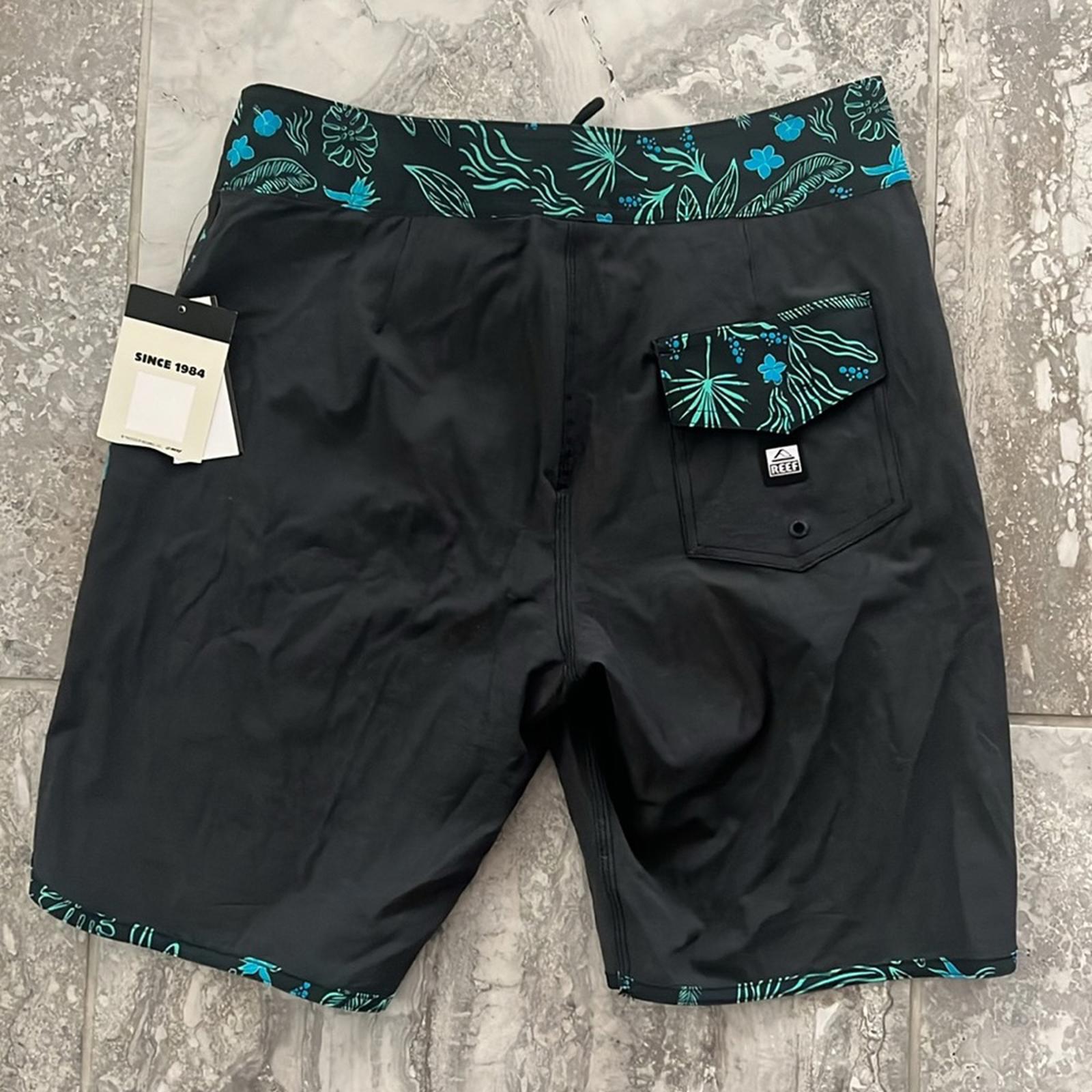 NWT REEF Men's Stryker Board Shorts, Size 29 New w/Tag Retail $55