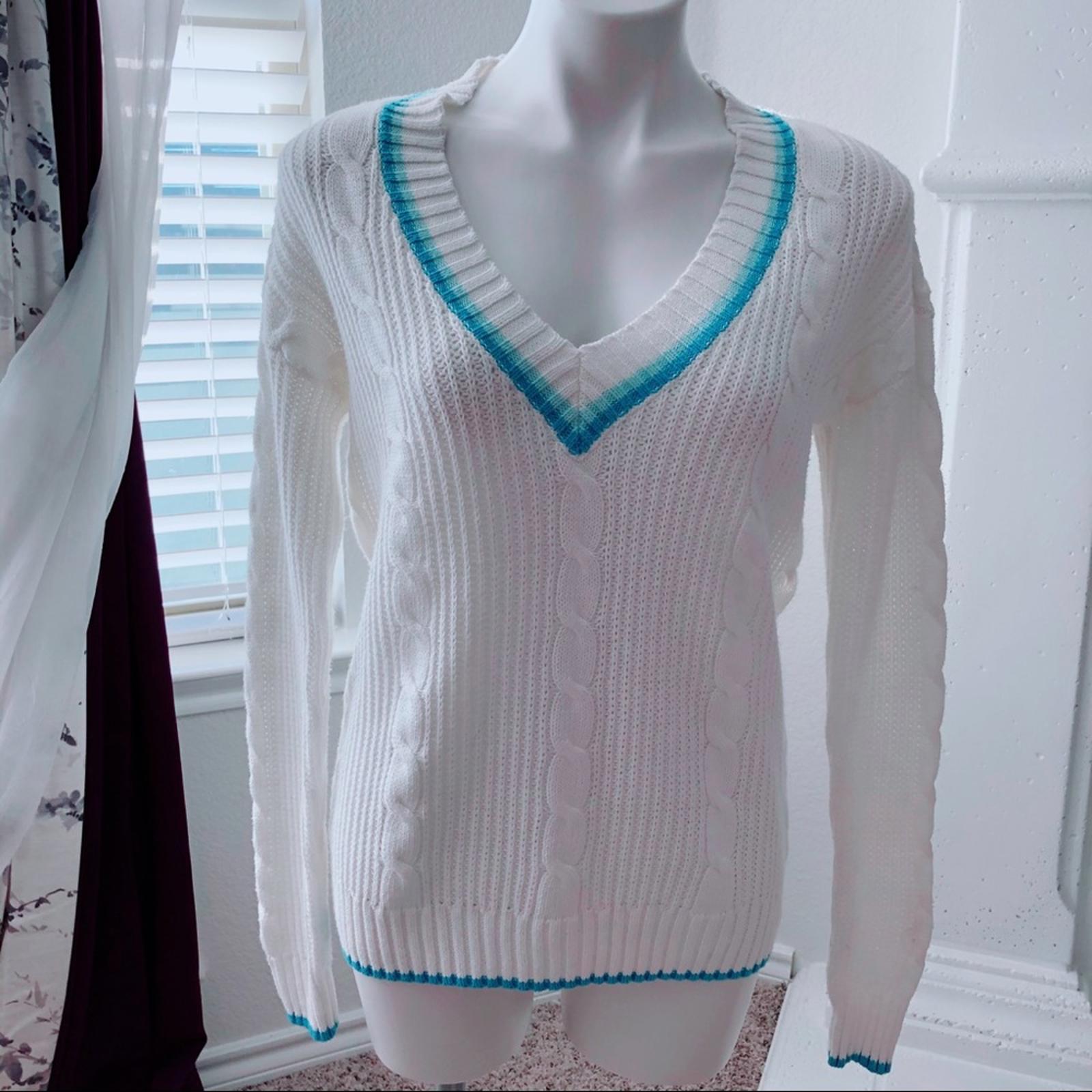 Prince & Fox Knit V-Neck Cable Knit Sweater White w/Blue Trim, Size S New w/Tag