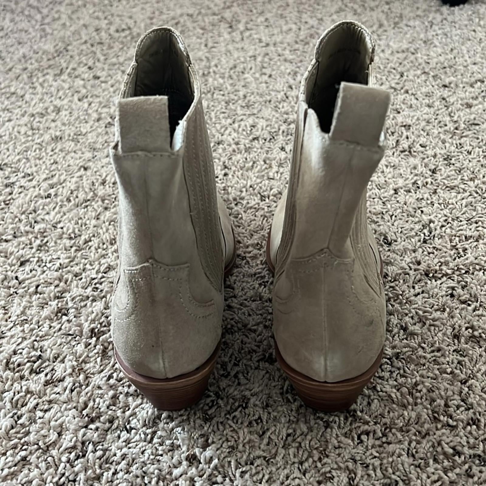 Dolce Vita Senna Bootie in Almond Suede, Size 11 NEW in Box