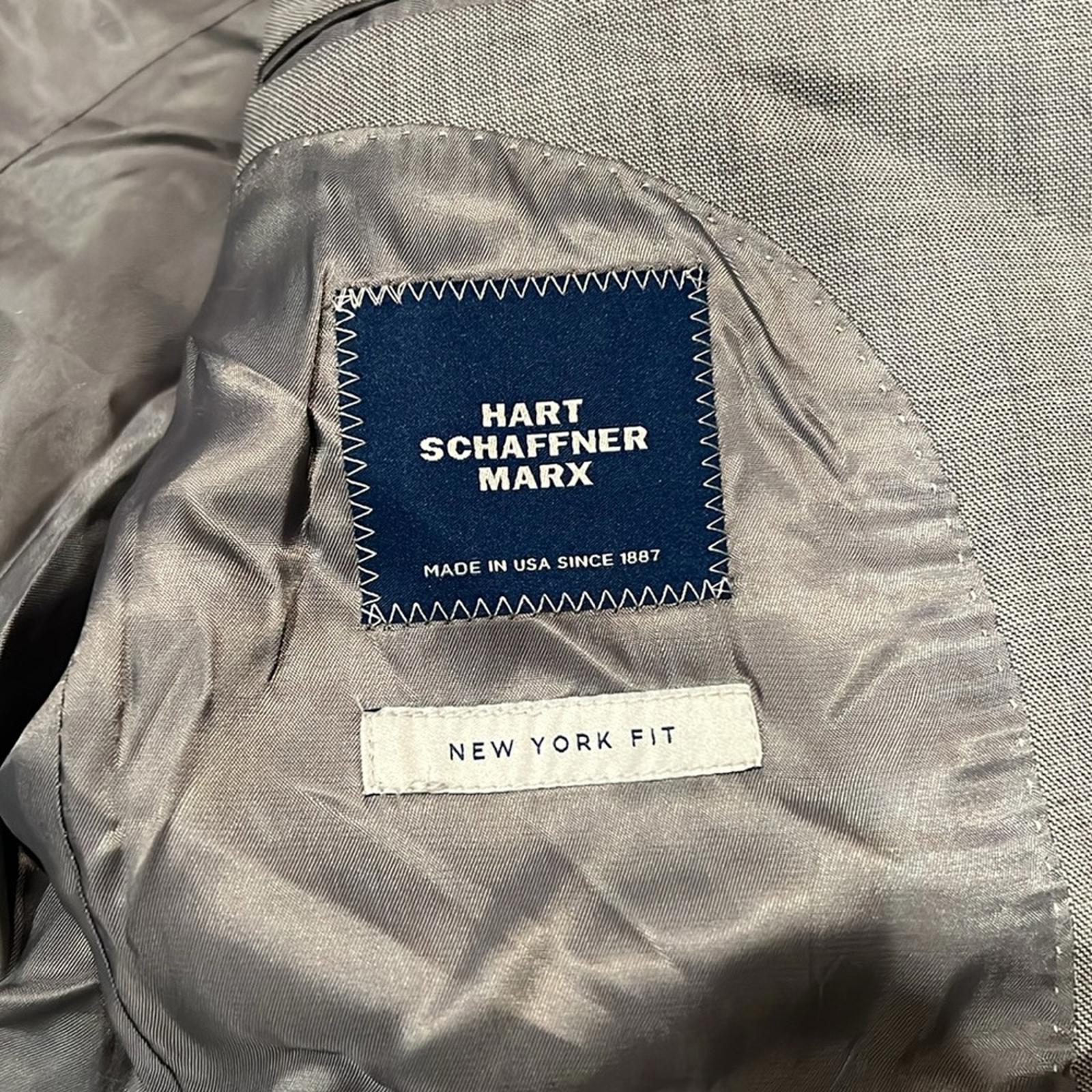 Hart Schaffner Marx Two-Button Blazer in Grey, Size 40 R EXCELLENT!