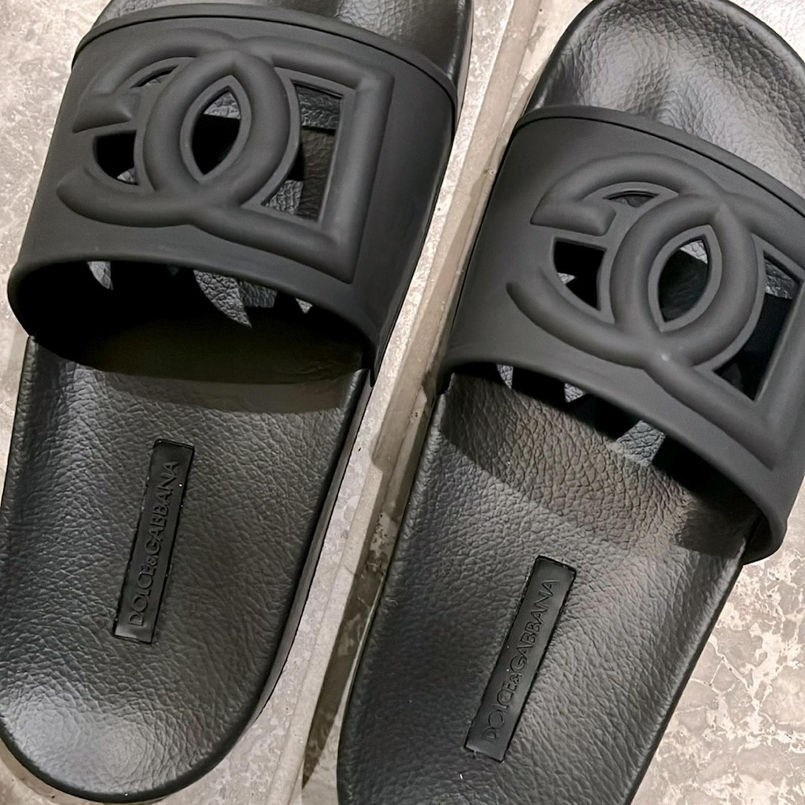 Dolce & Gabbana Rubber beachwear sliders with DG logo Size 35, New in Box
