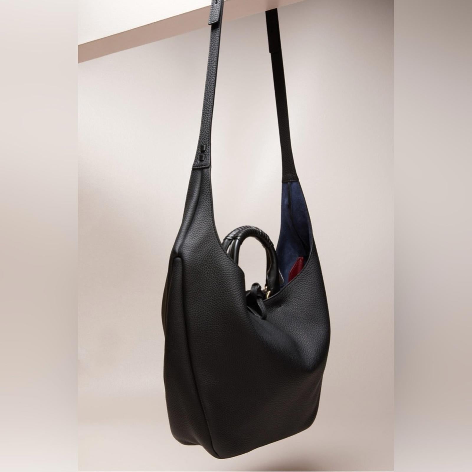 Chloé Deia Medium Hobo Bag in Grained Calfskin Leather – Black – Excellent