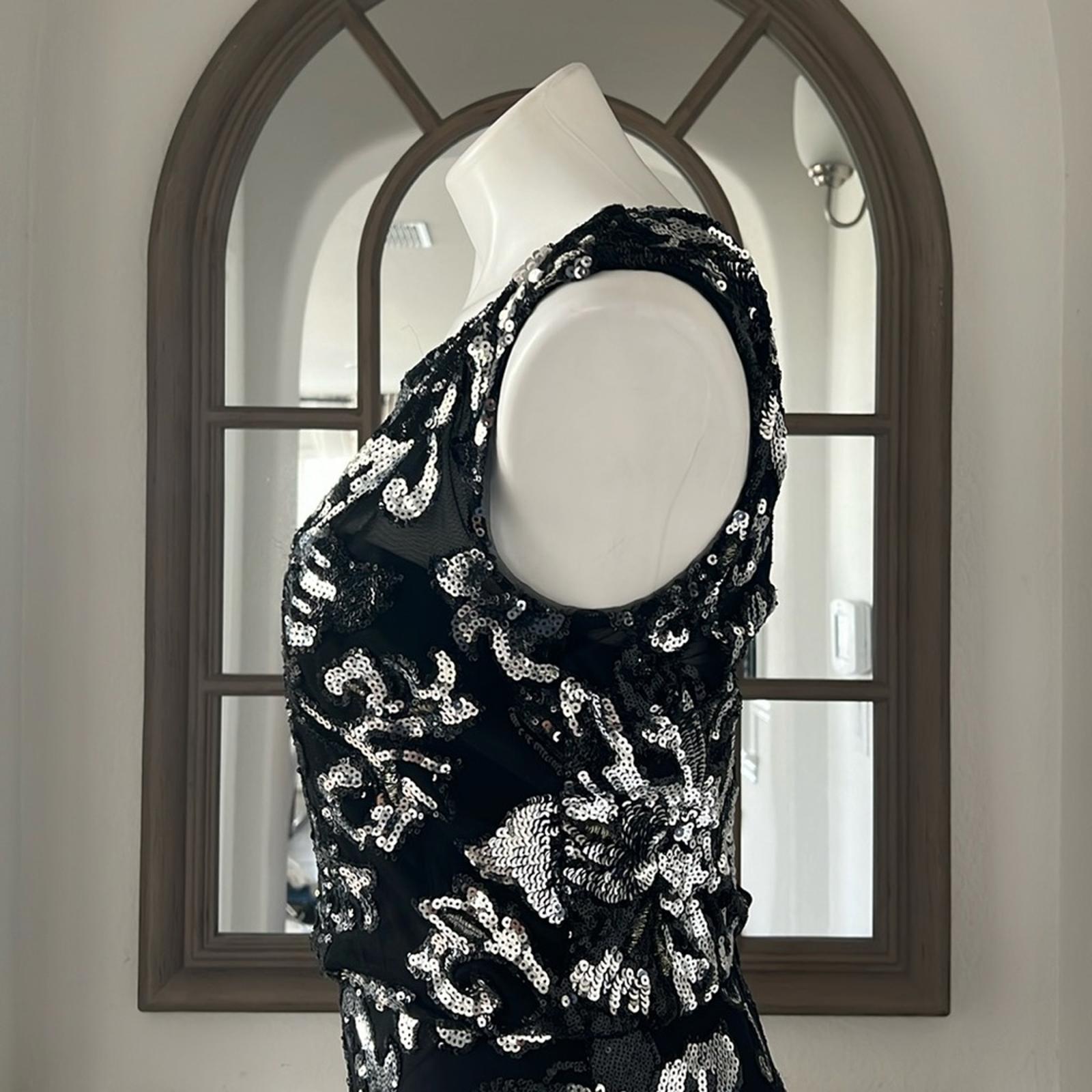 Badgley Mischka Midnight Swirl Long Formal Dress, Black Silver Size 10 $850