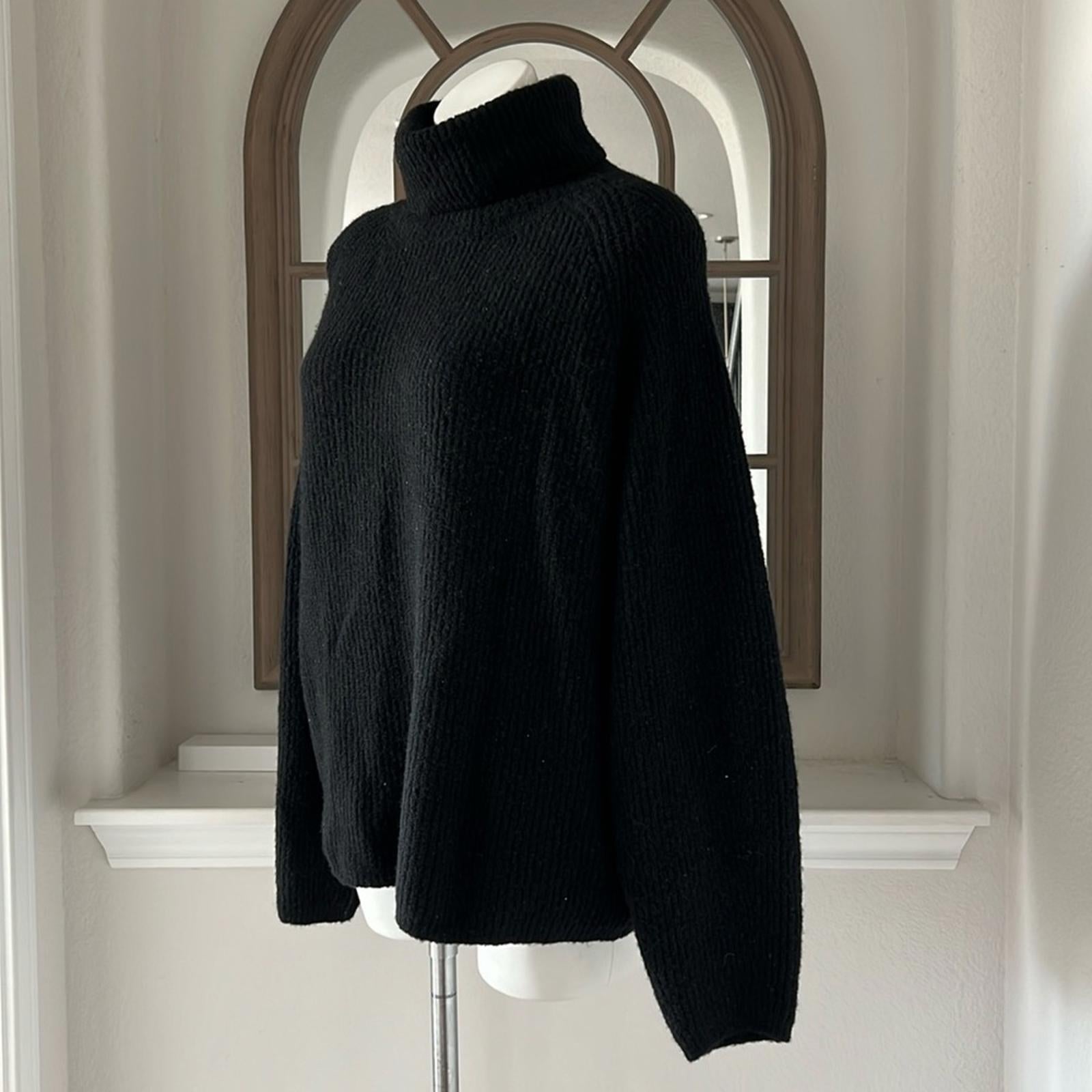 Velvet by Graham & Spencer Judith Turtleneck Sweater in Black, Size M EXCELLENT!