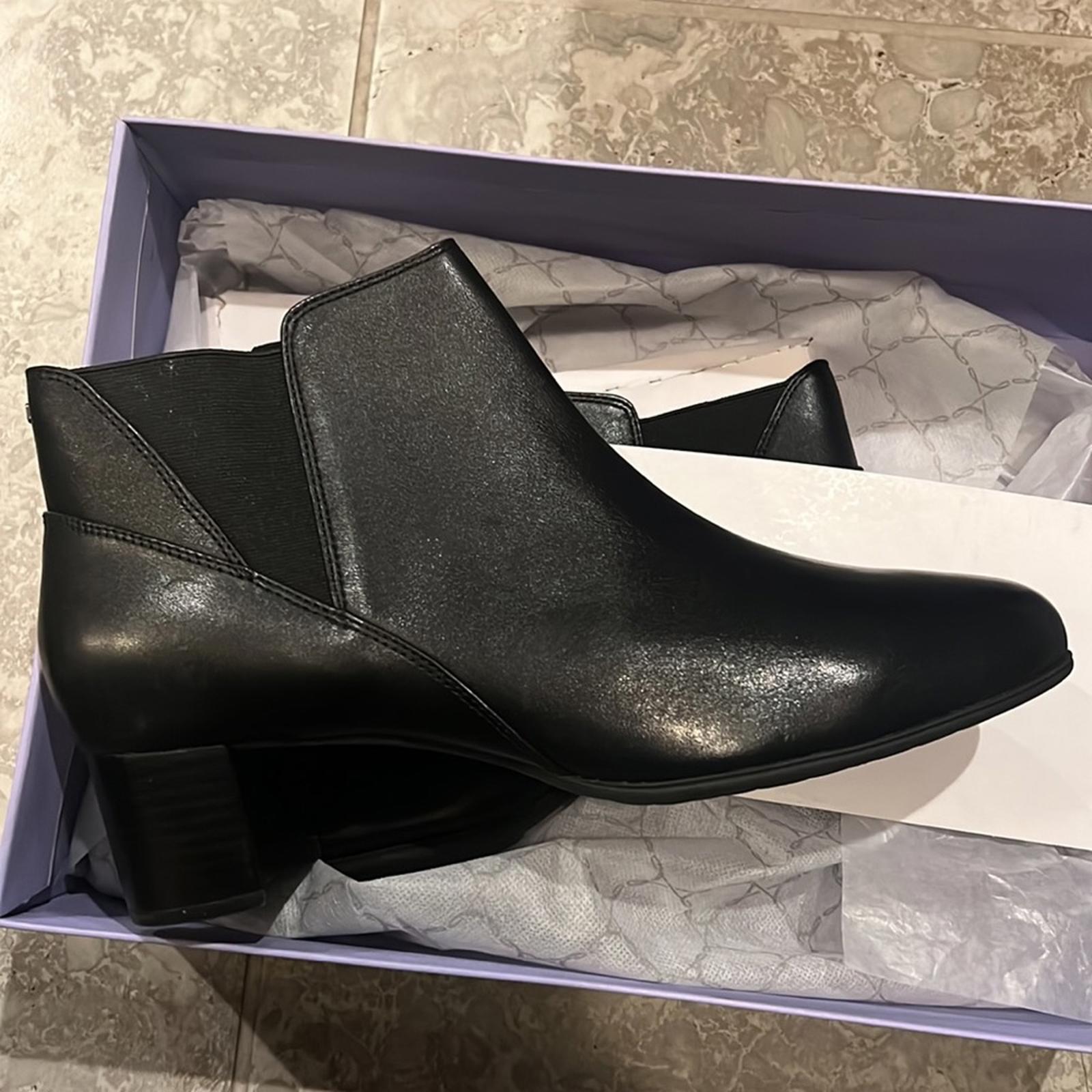 Aravon Rockport Career Dress Chelsea Boots in Black Leather Size 12, New in Box