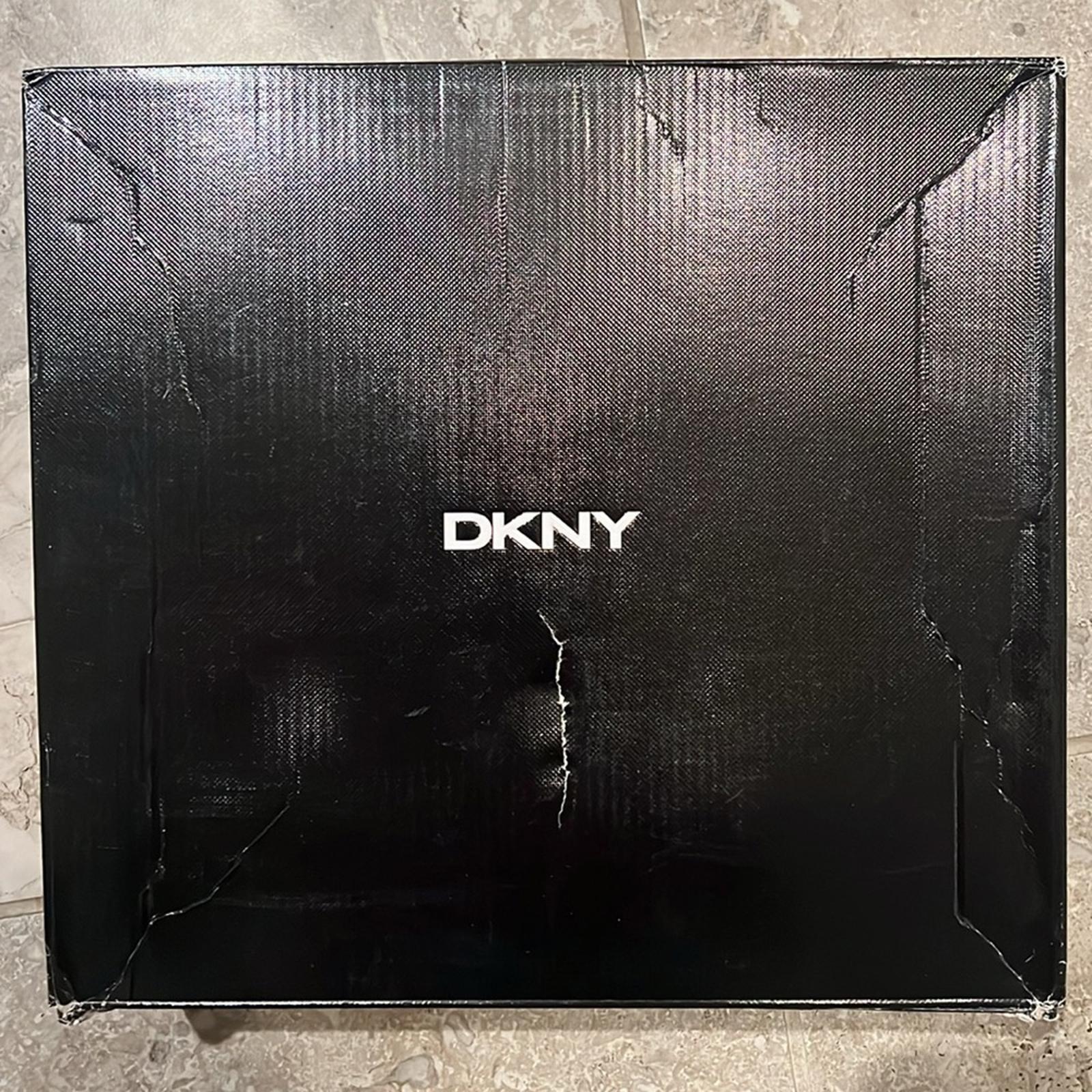 DKNY Lenni Lace-Up Ankle Boots, Oiled Suede Black Size 11 New in Box Retail $189