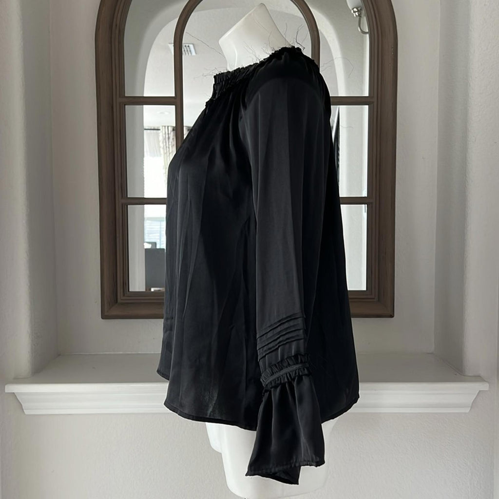 NEW Vince Camuto Ruffle Trim Blouse, Black Size XS New w/Tag Retail $89