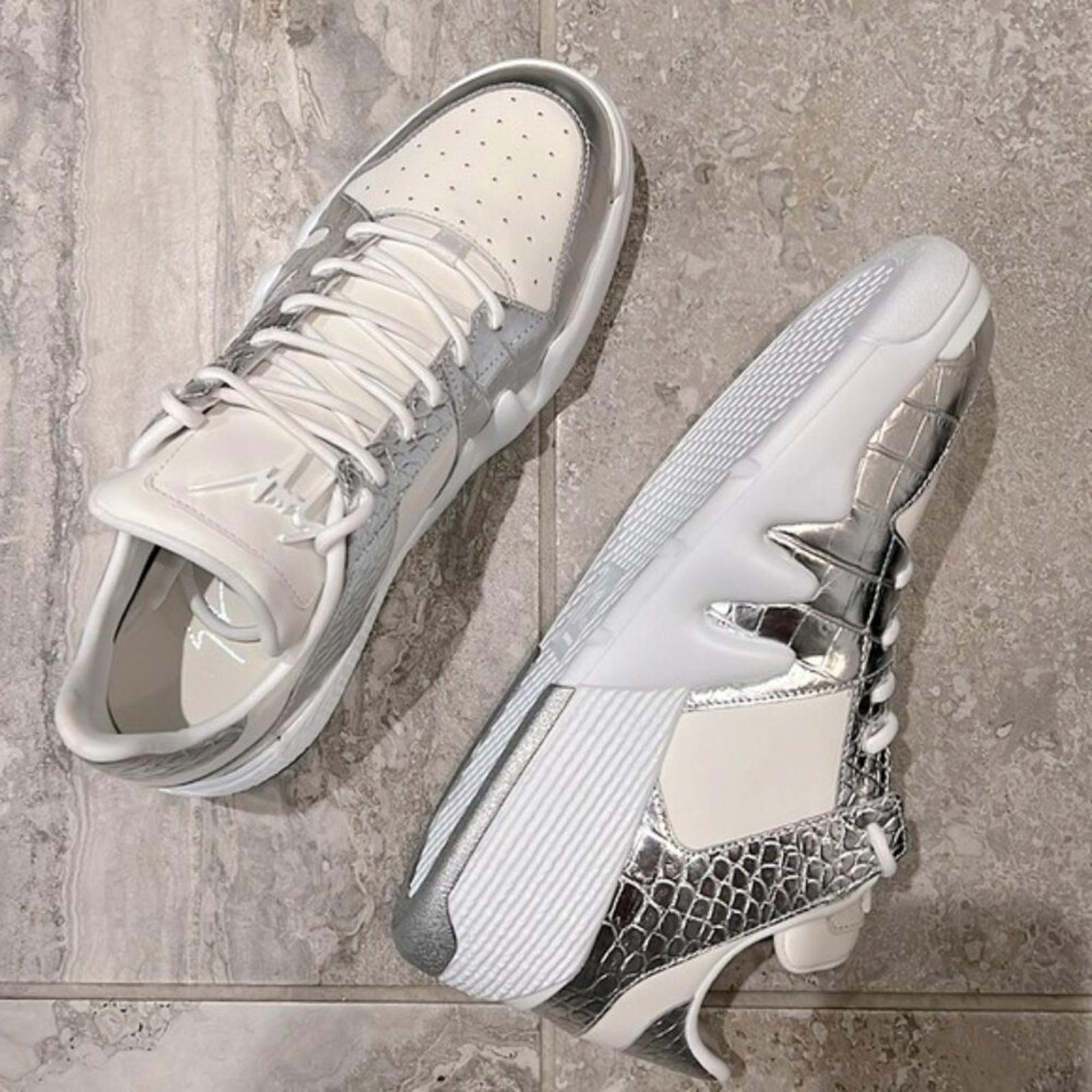 Giuseppe Zanotti Talon Metallic Trim Low Top Sneakers Size 42.5 NEW +Dust Bag