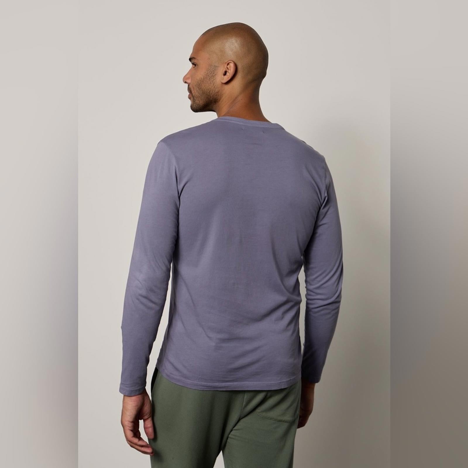 NWT Velvet by Graham & Spencer Alvaro Henley Size M New w/Tag $108 (Sold Out)