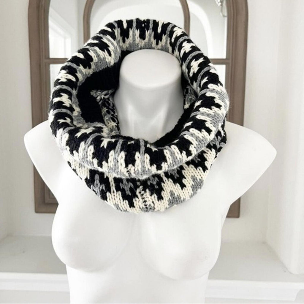 NWT Old Navy Neck Warmer in Knit Black Cream Grey, One Size, New w/Tag