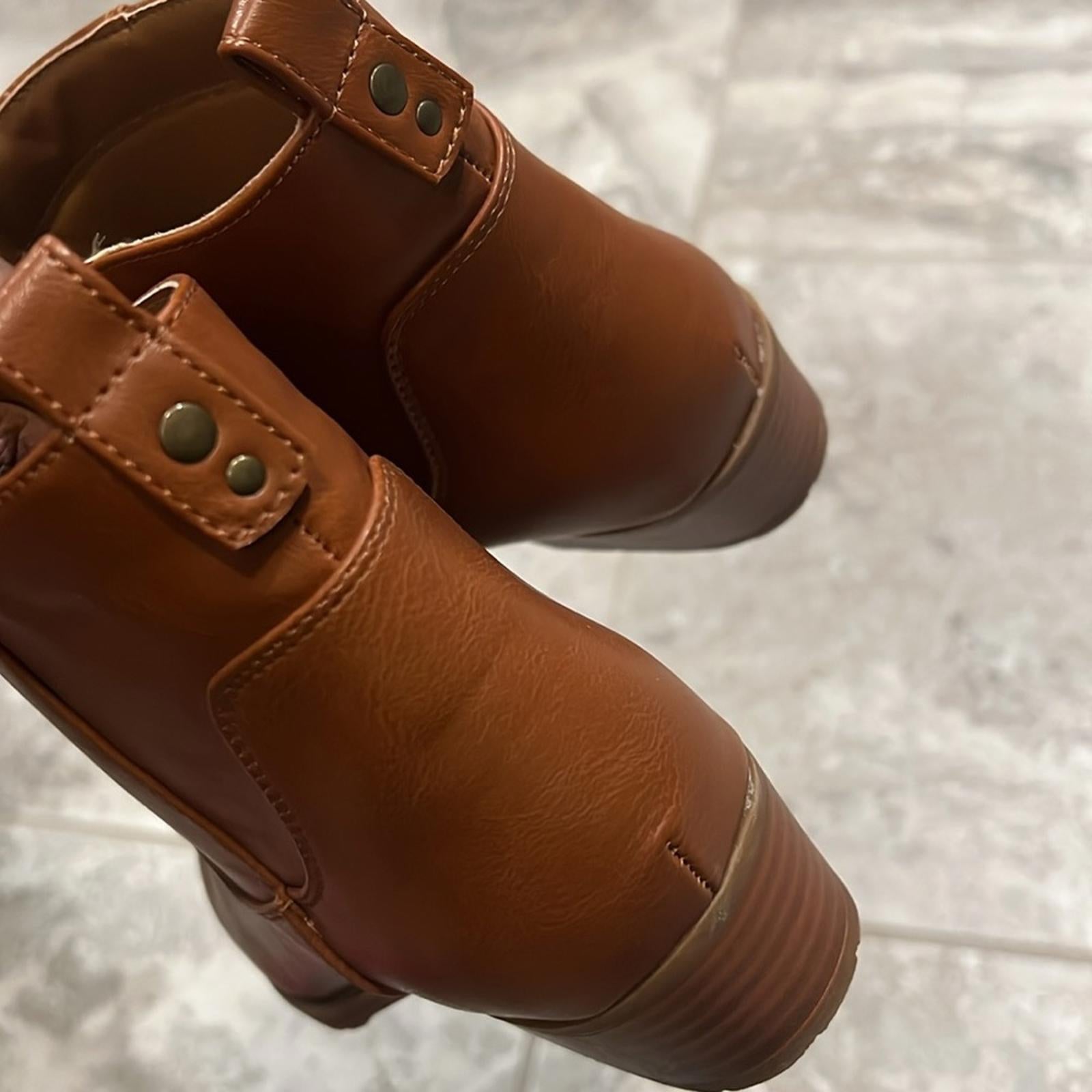 Style & Co. Memphyss Faux Leather Side Zip Ankle Boots Shoes, Cognac Size 9 NEW