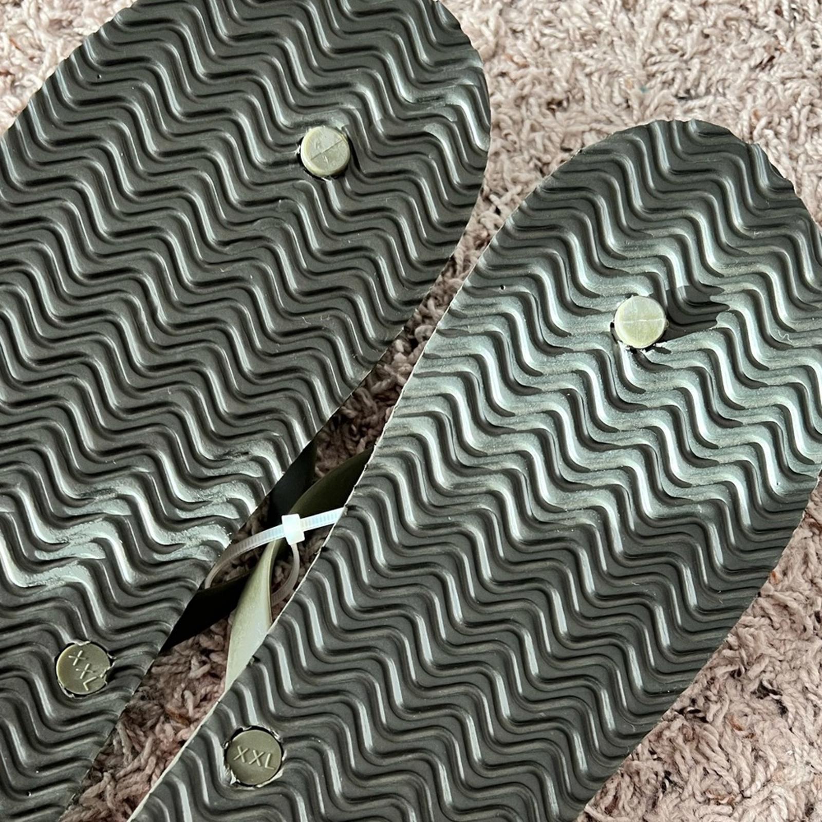 NEW Levi’s Flip Flops Box Camo Light Green Men’s Size XL (12/13) New w/Tag