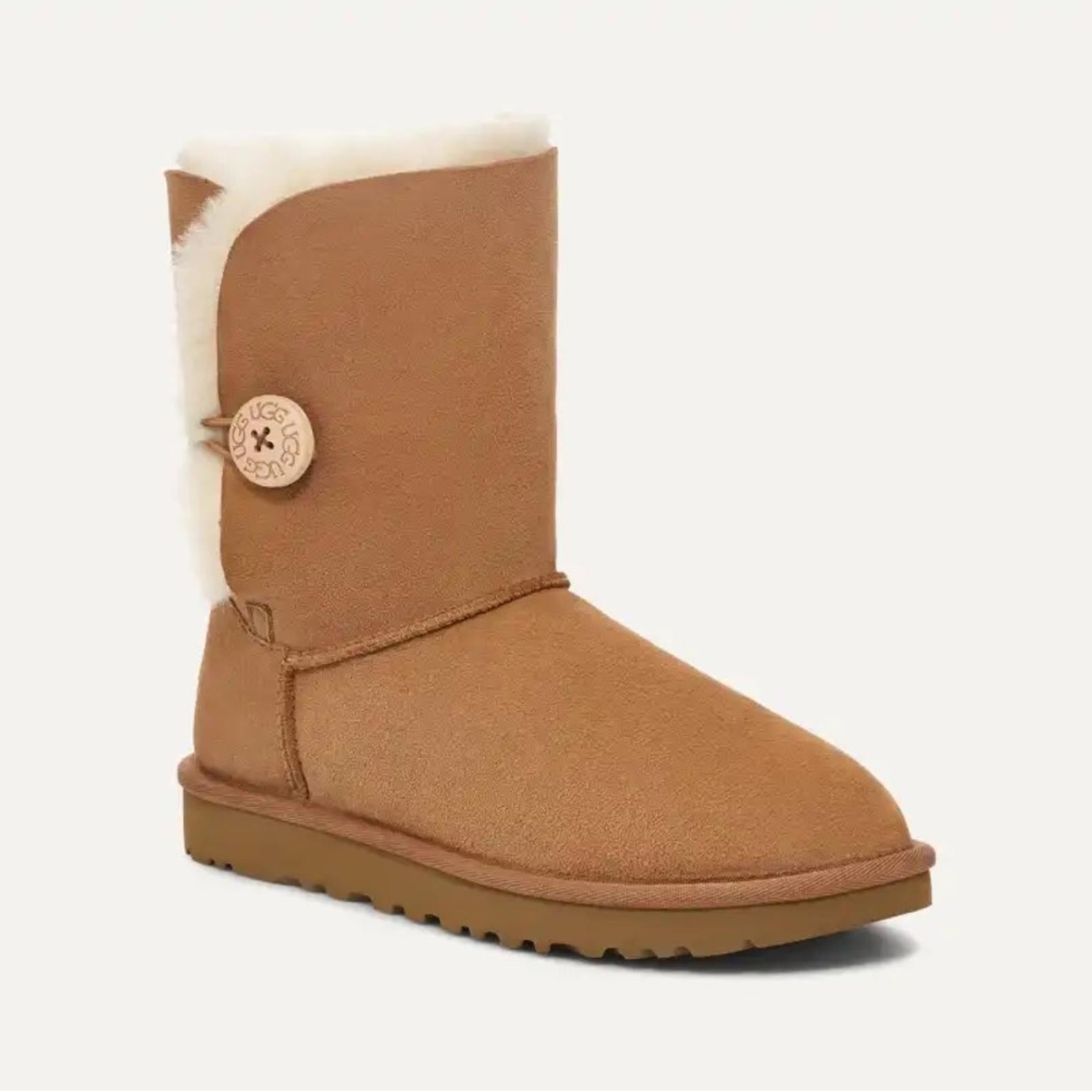 UGG Bailey Button II Boots in Chestnut, Size US11 EU42 NEW in Box