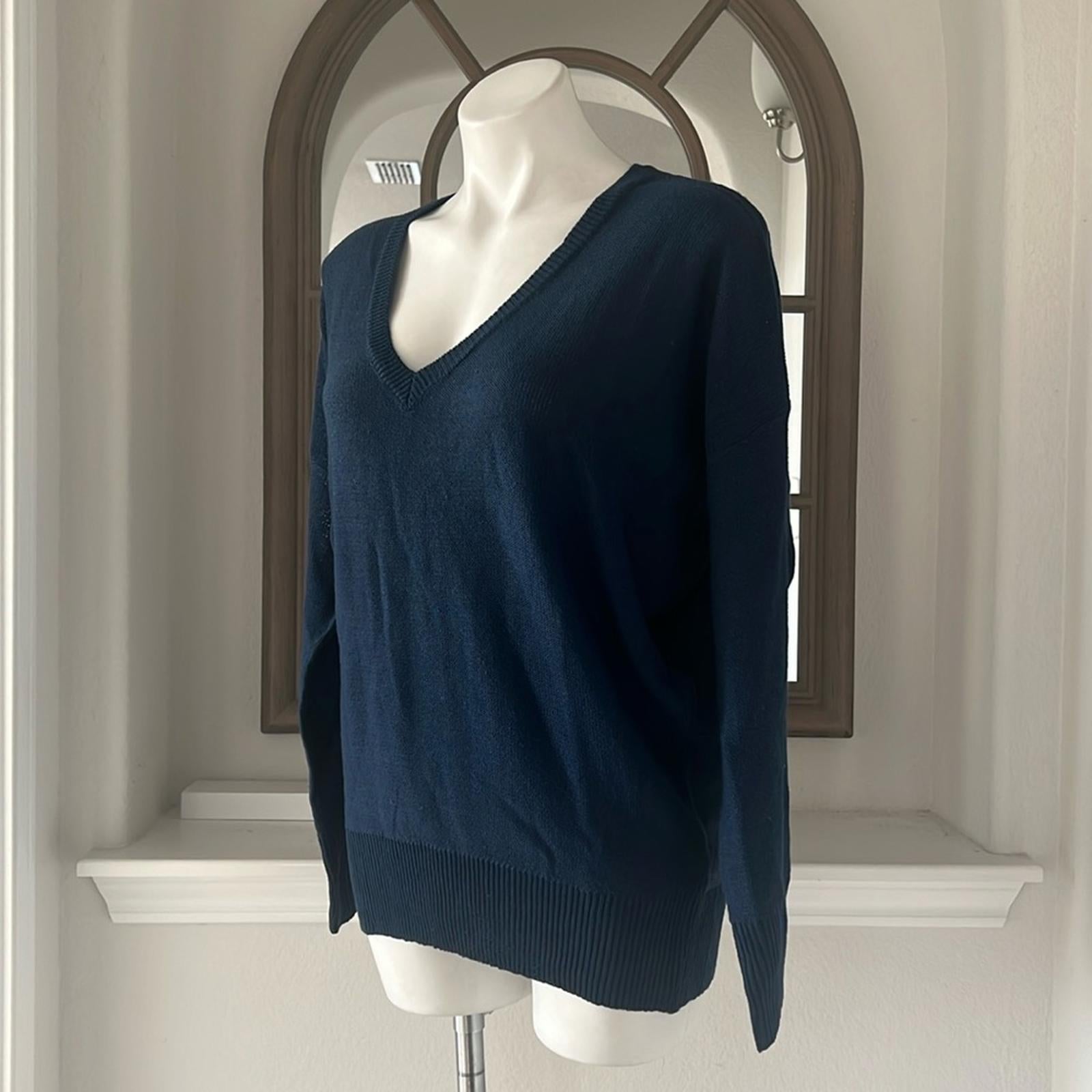 NEW Joe Fresh V-Neck Sweater in Navy, Size M New w/o Tag