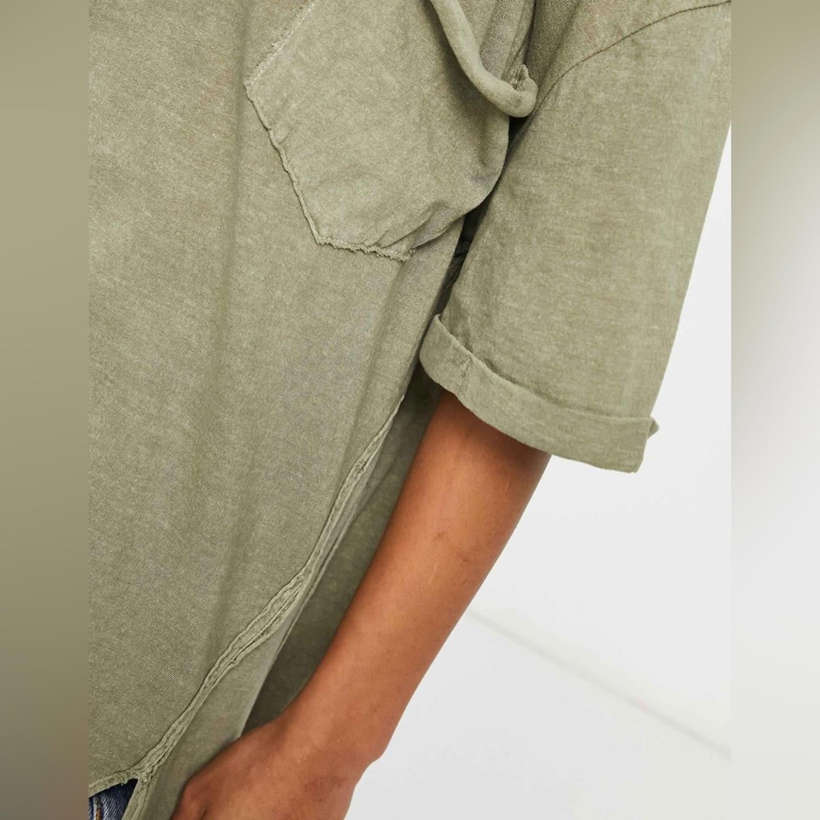Free People Slouchy V-neck T-shirt in Khaki, Size M NEW w/Tag
