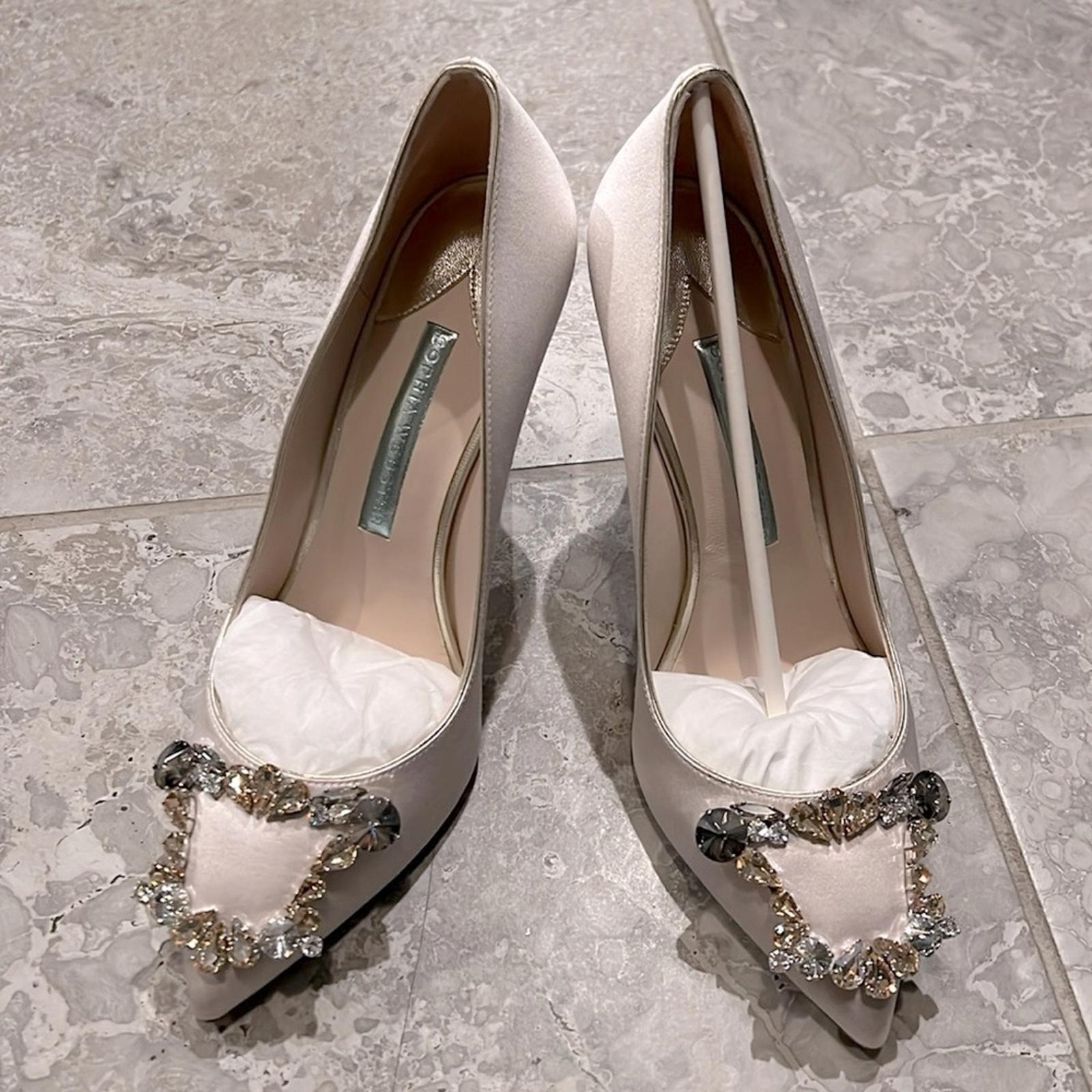 Sophia Webster Margaux Embellished Pointed Toe Pumps in Ivory Satin, Size 38 NEW