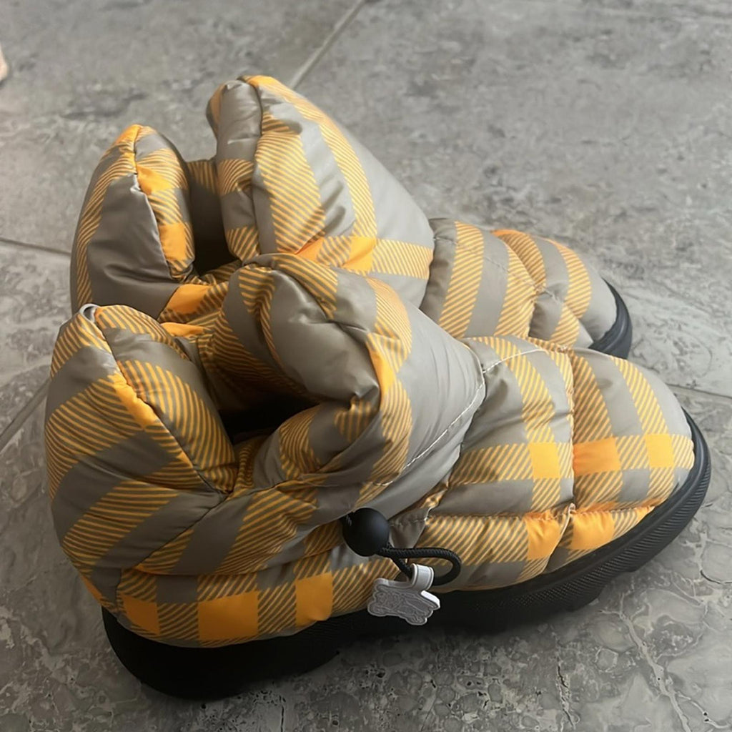 Burberry Check Pillow Padded Snow Boots, Size 40 NEW in Box $1,050 +DustBag