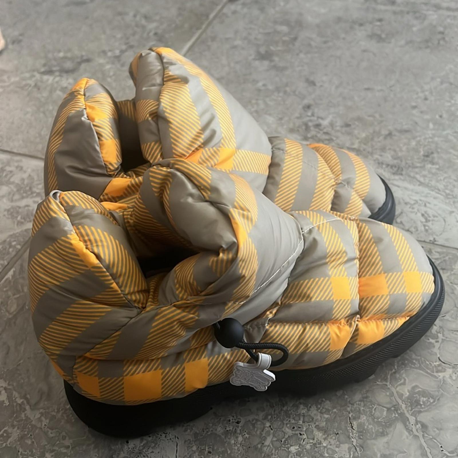 Burberry Check Pillow Padded Snow Boots, Size 40 NEW in Box $1,050 +DustBag