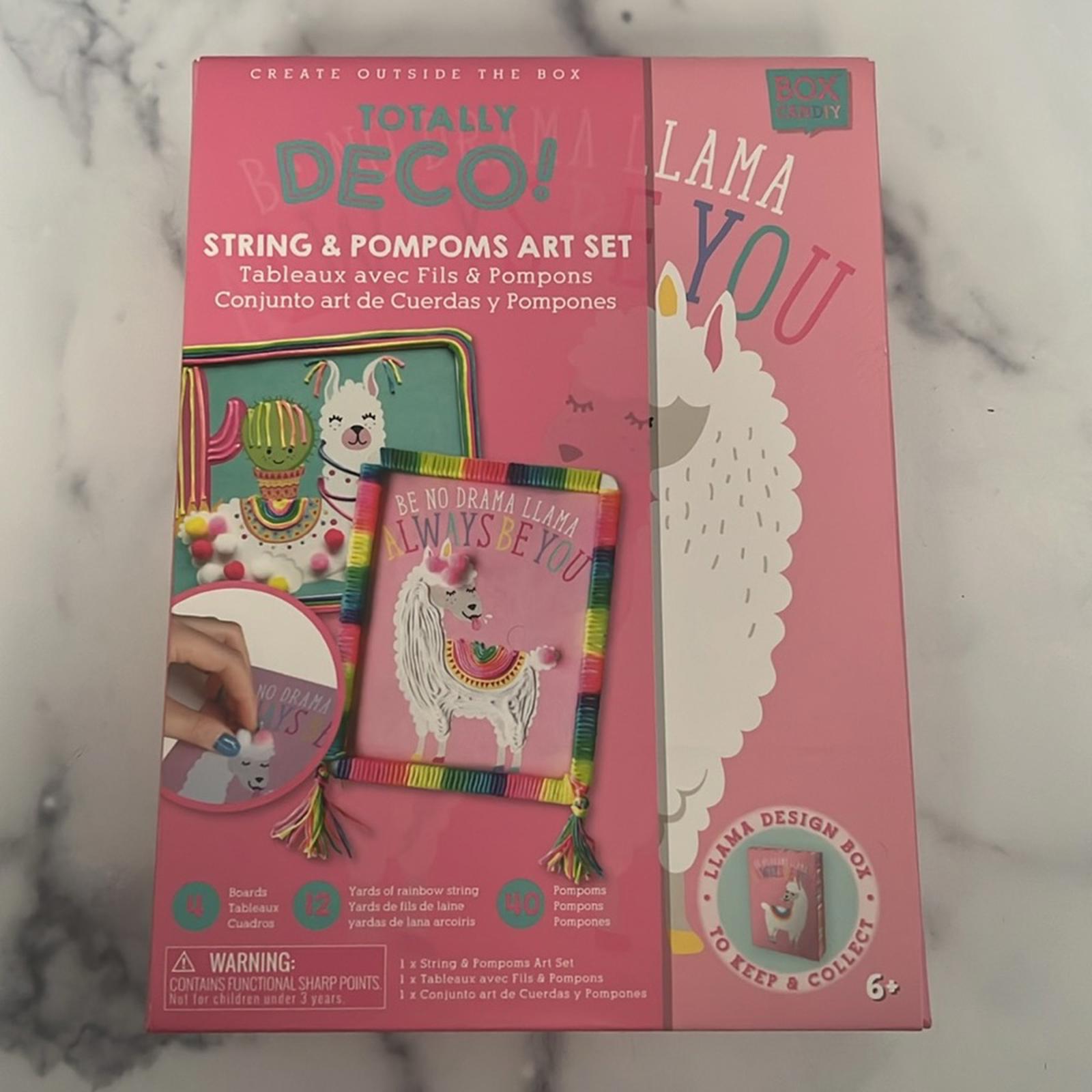 Totally Deco Llama Love String &Pom Pom Art Set in Keepsake Box to Make &Display
