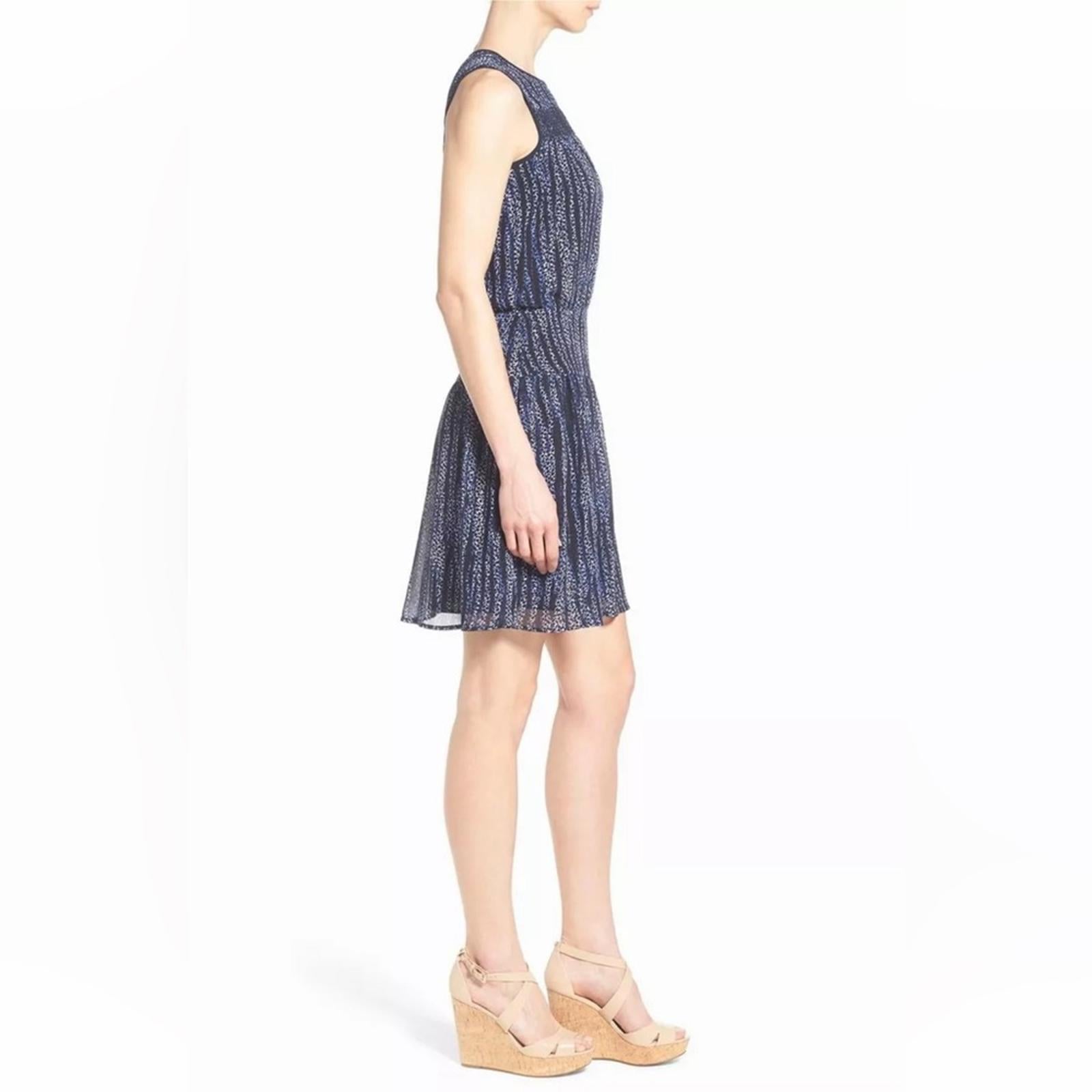 Michael Kors Burnell Smocked Georgette Dress in Navy, Size 0 EXCELLENT $160